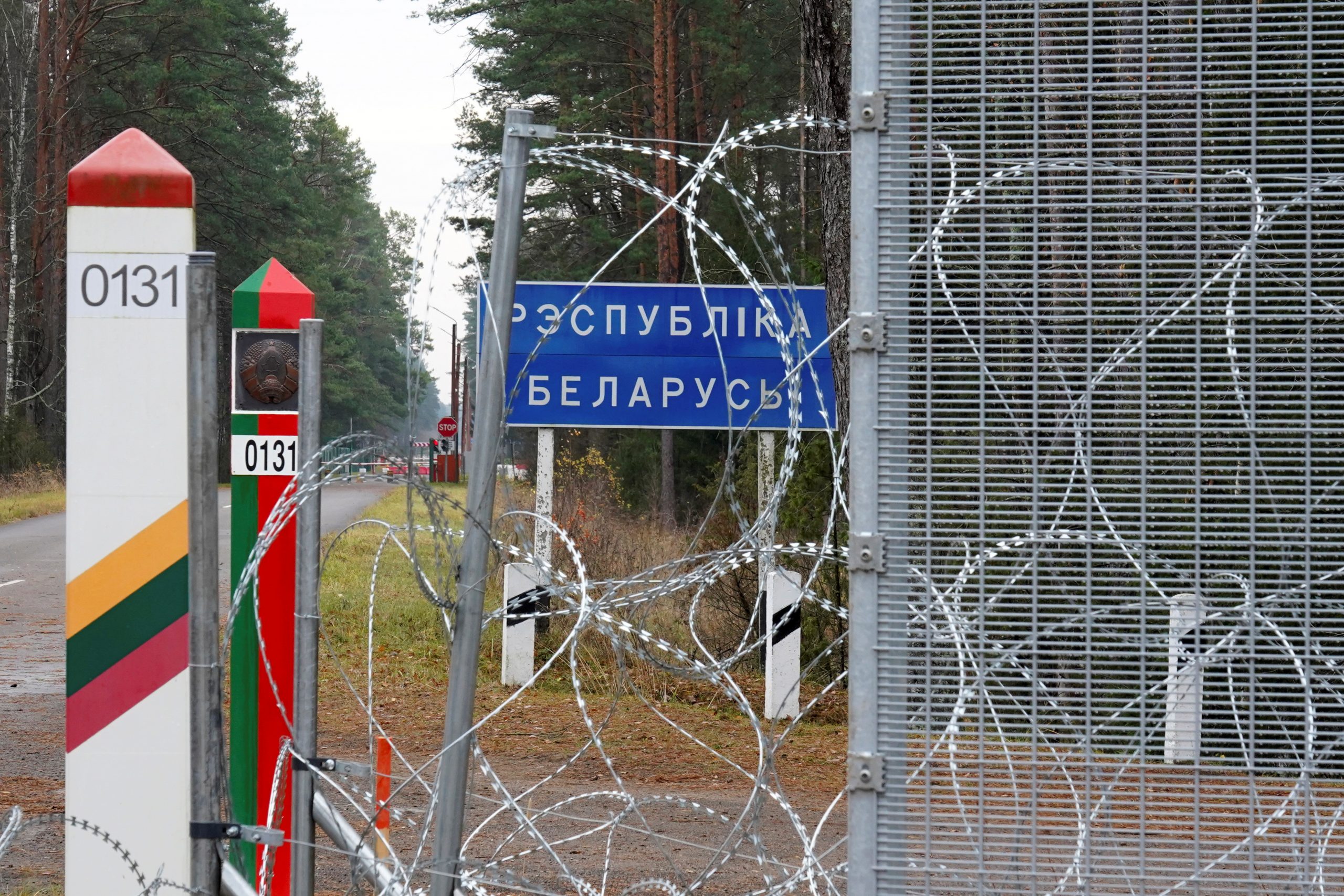 1636484001-2021-11-04T142402Z_985340587_RC2ONQ9HS371_RTRMADP_3_EUROPE-MIGRATION-BELARUS-LITHUANIA-scaled.jpg