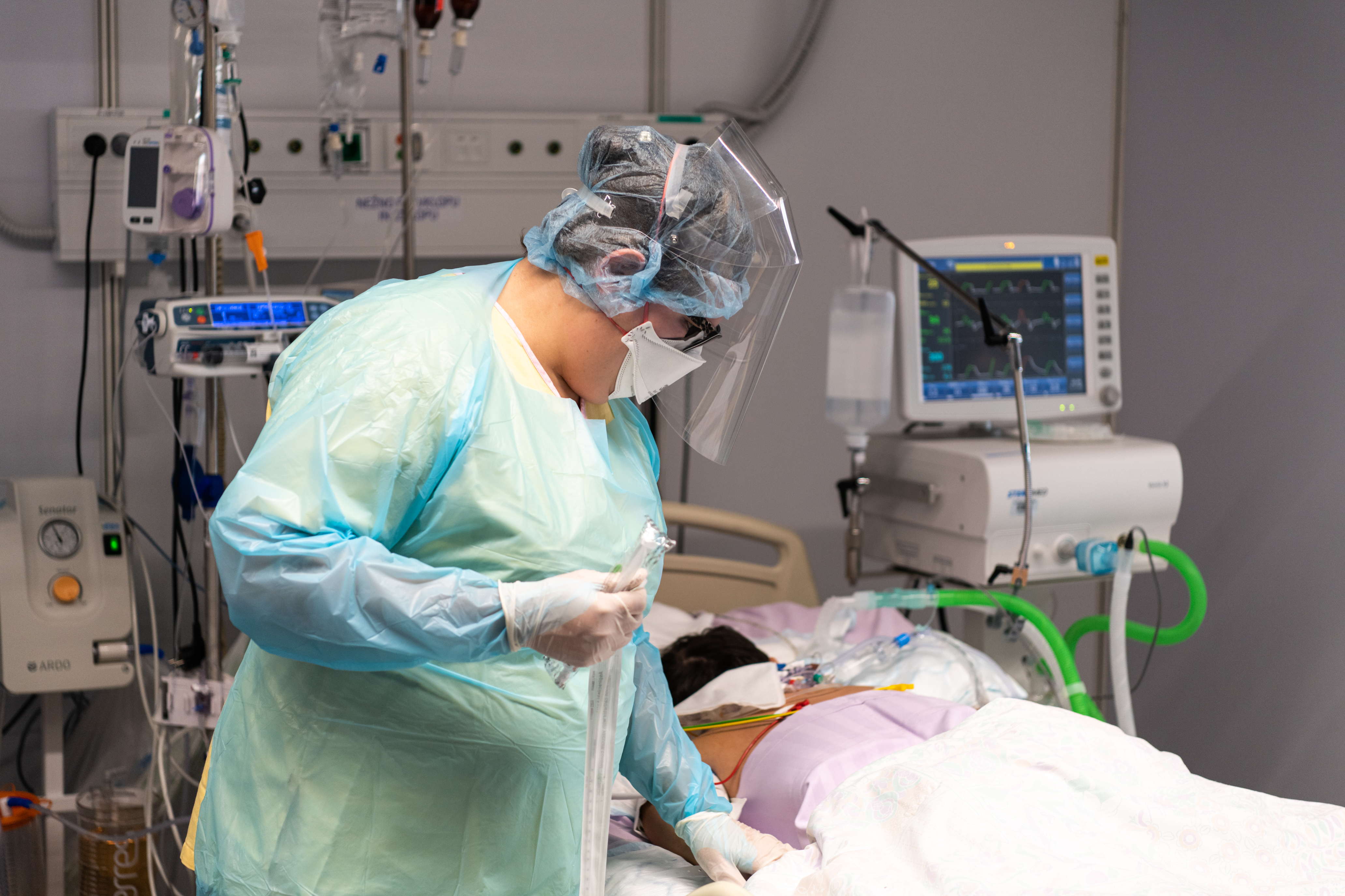 dts, covid-19, intenzivna nega