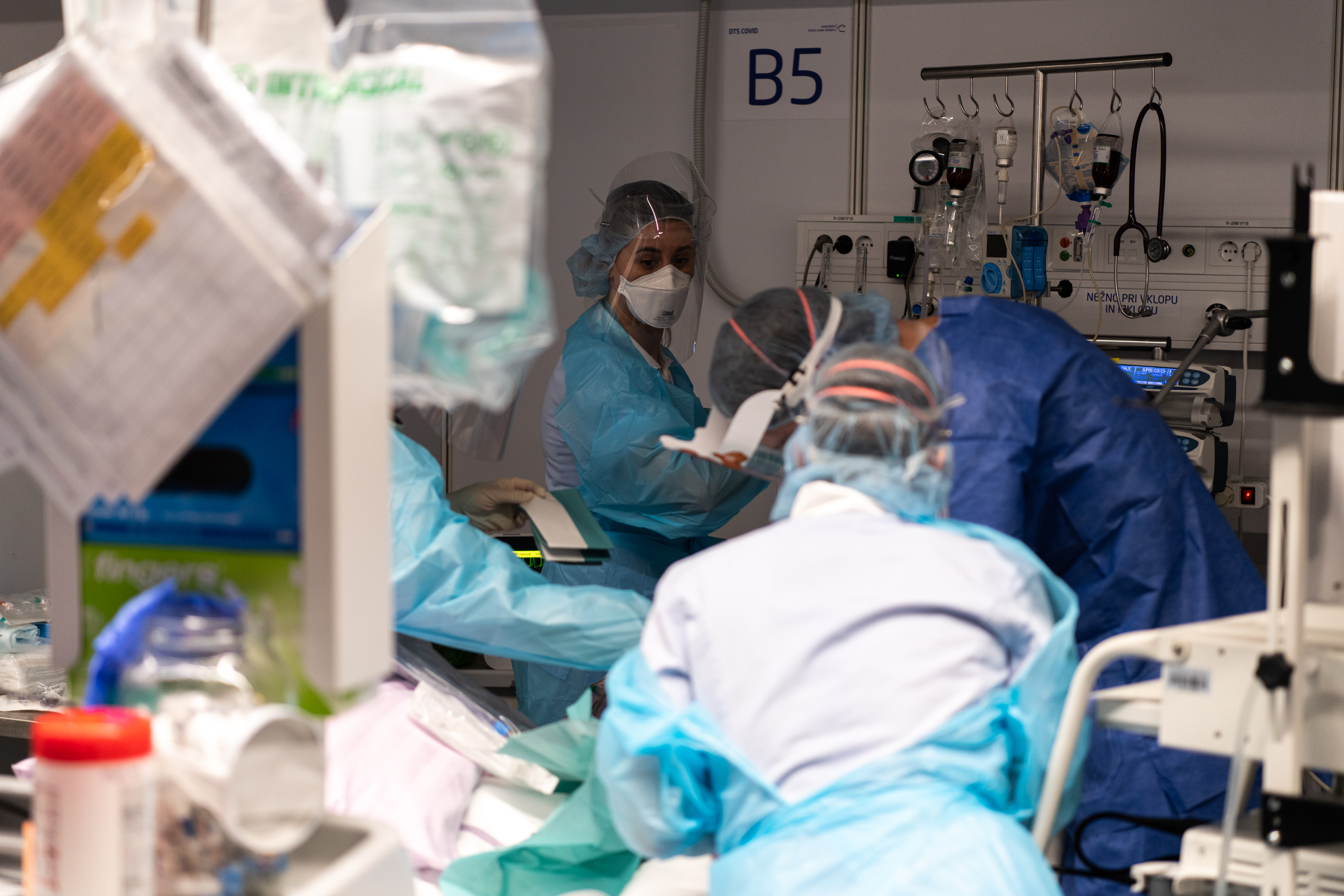 dts, intenzivna nega, zdravniki, medicinska sestra