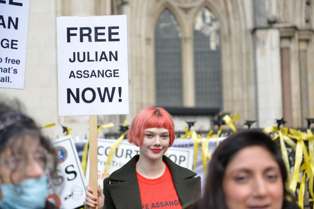 1636712051-Assange-3-1024x683.jpg