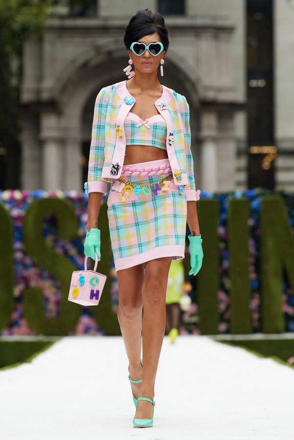 1636804739-Moschino2.png