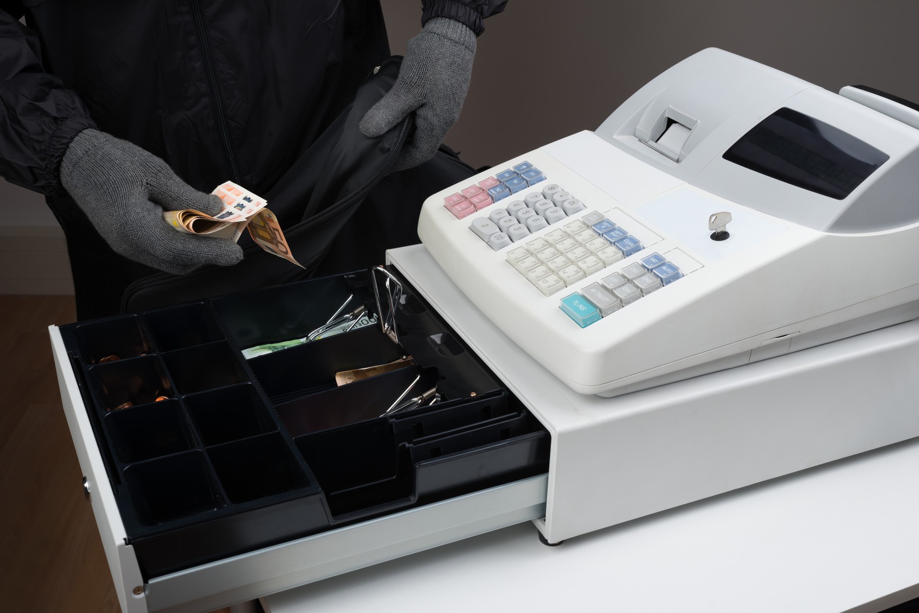 rop banke, blagajna, ropar, tatvina