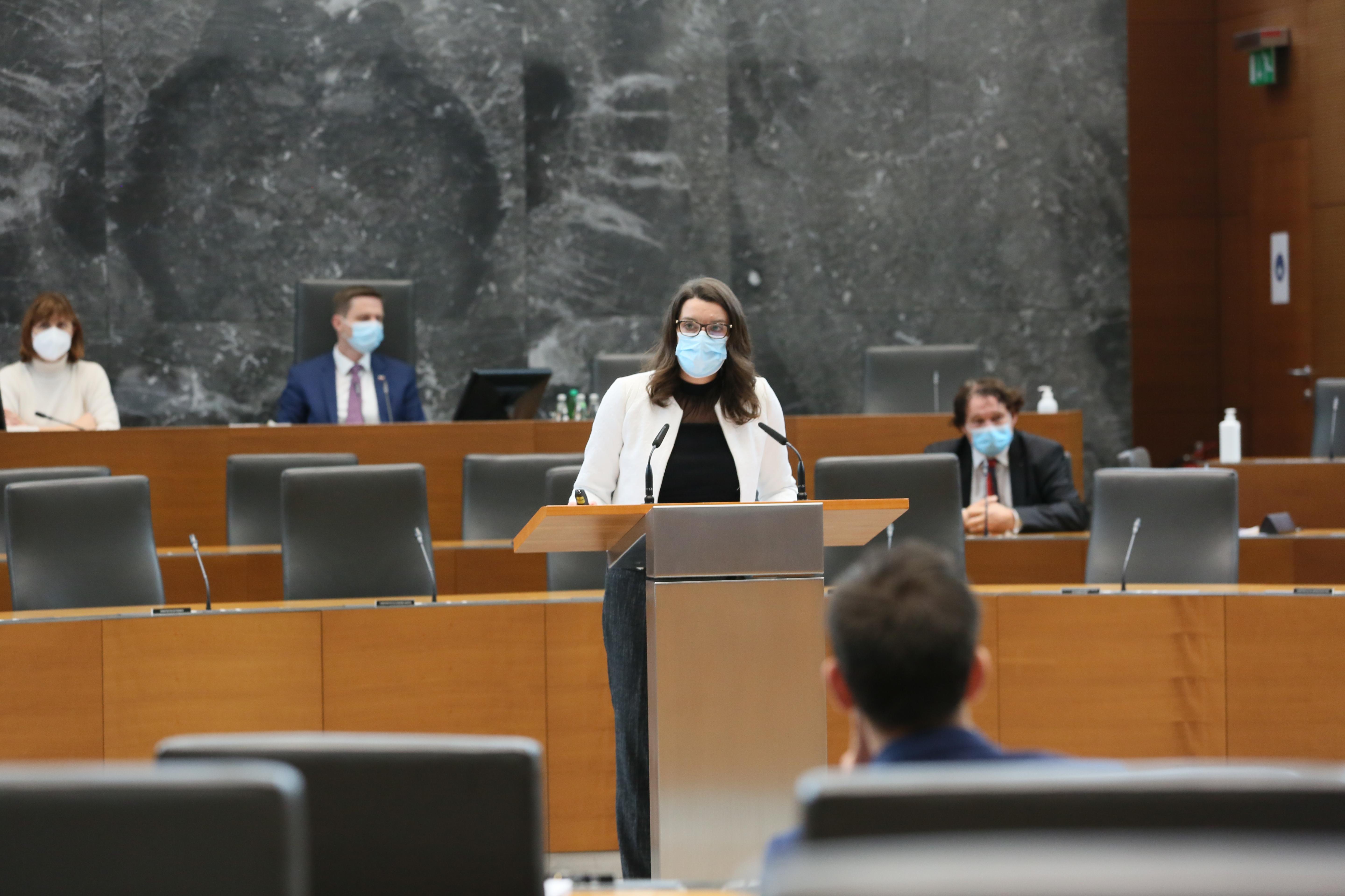 interpelacija kustec