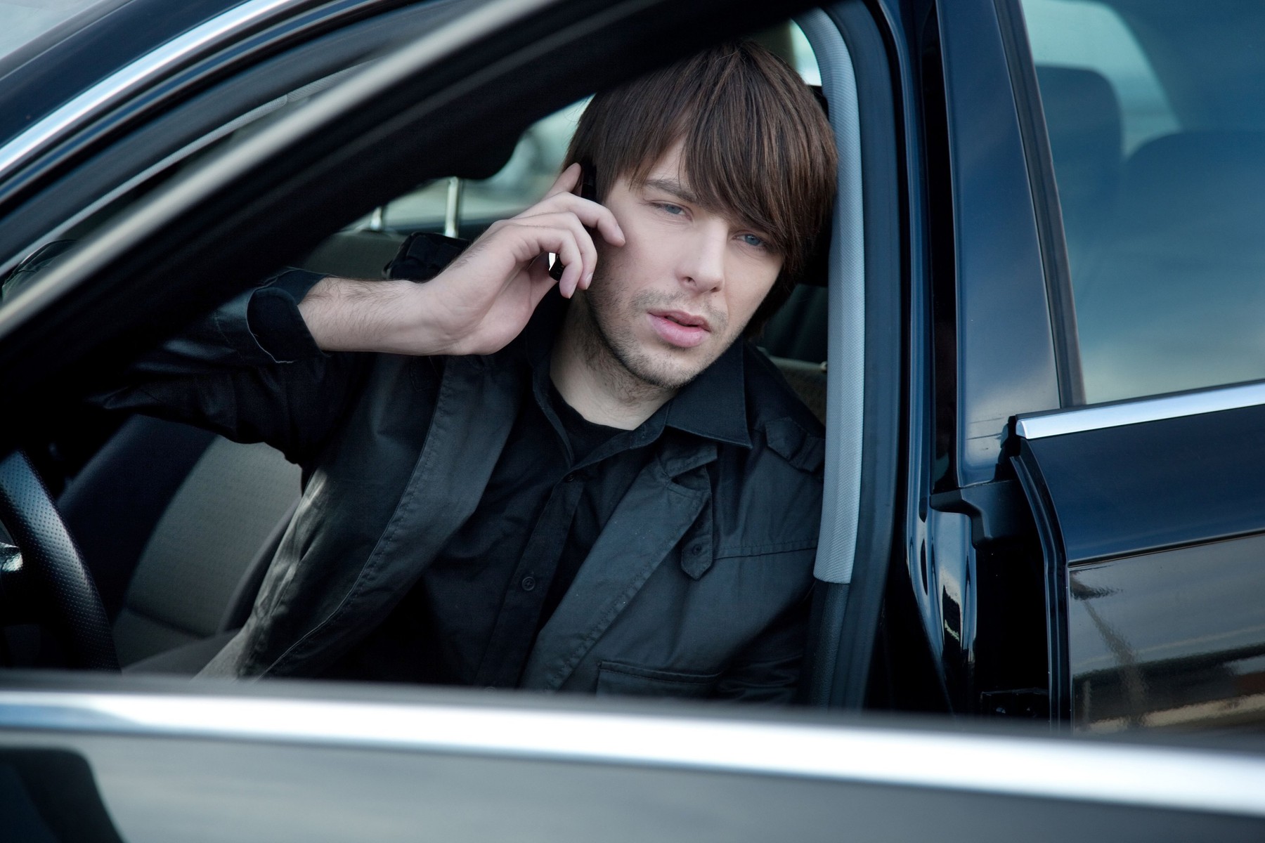 moški, moški na telefonu