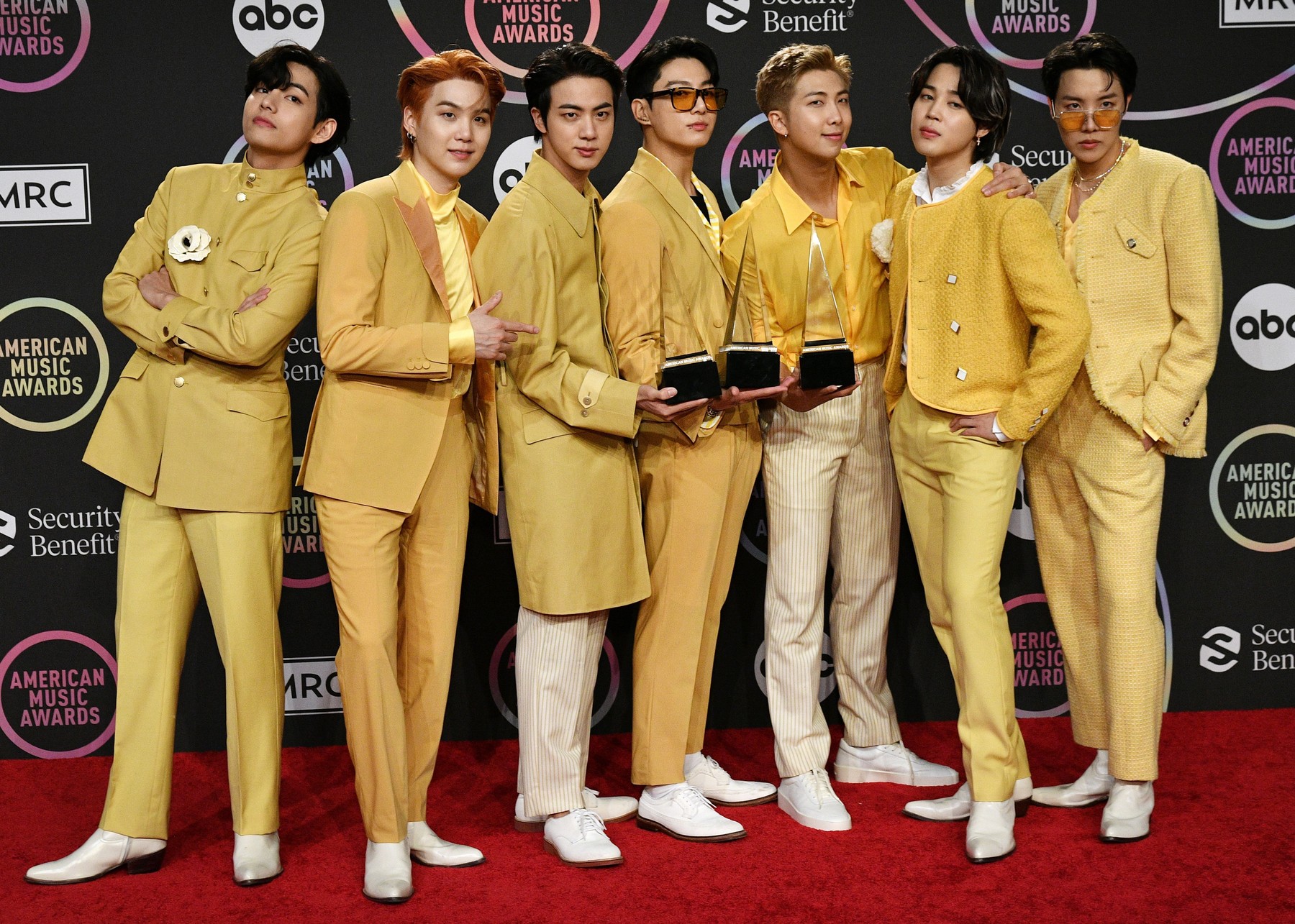 bts, ama, rdeča preproga