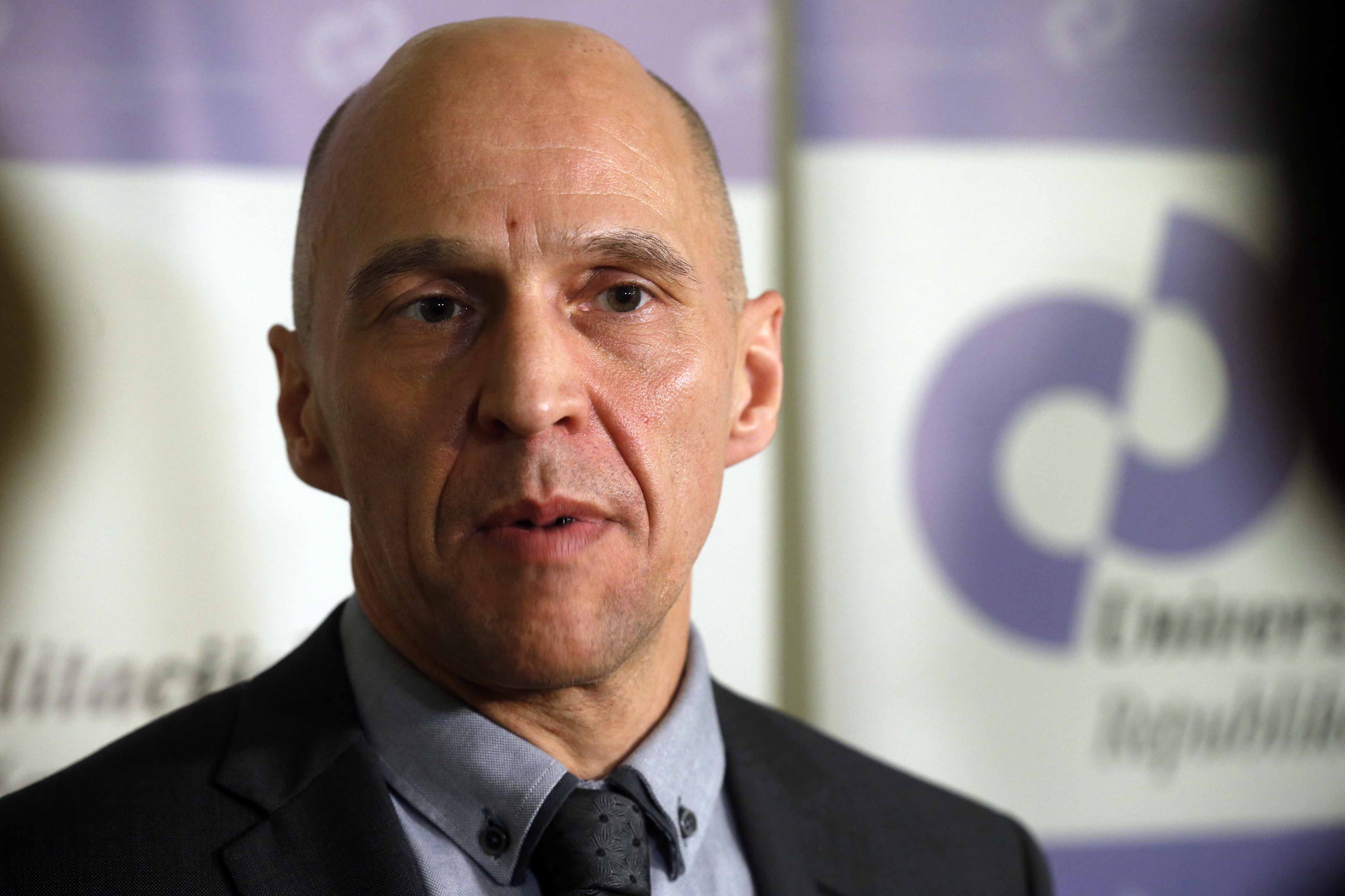 Robot za pomoc pri hoji