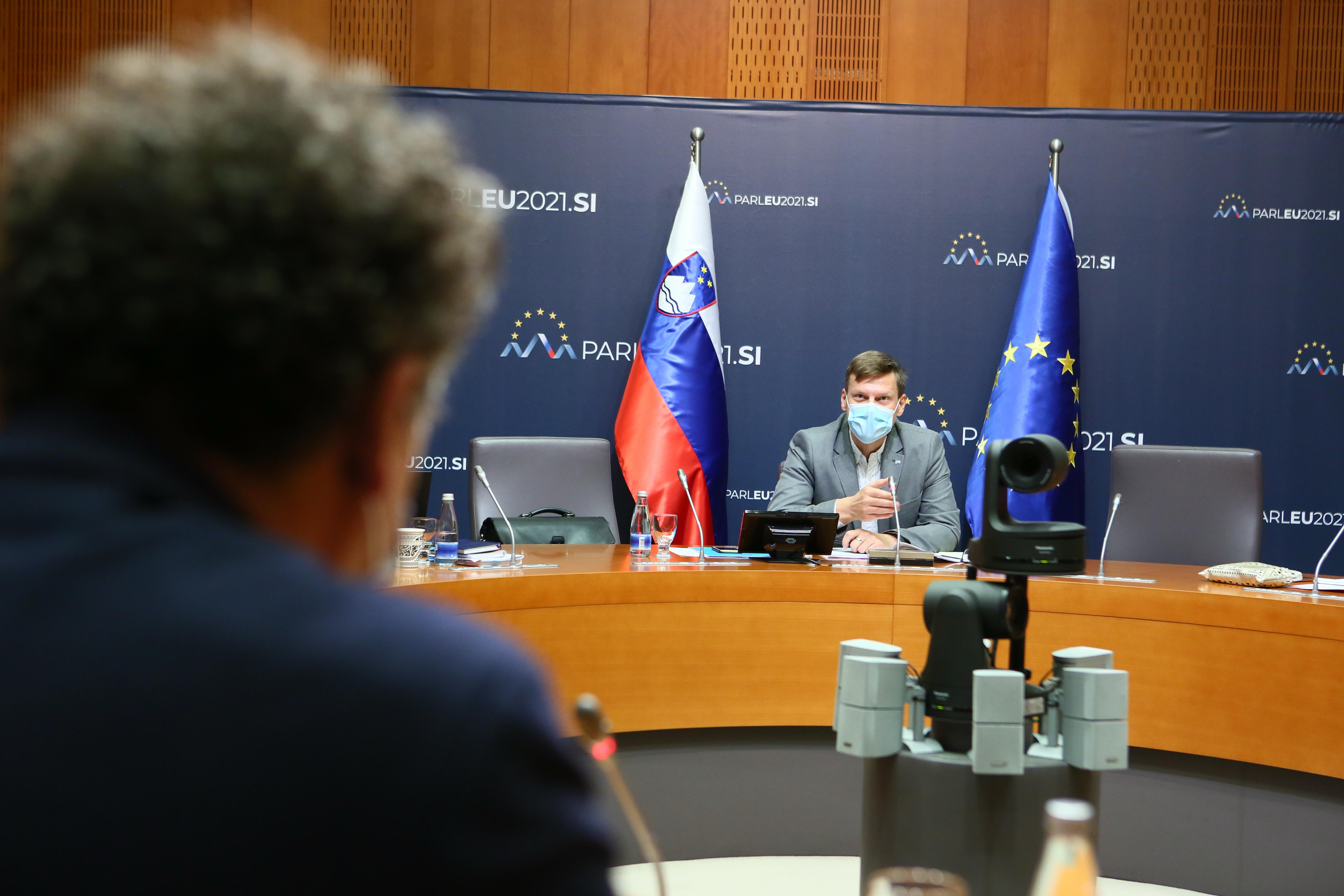 preiskovalna komisija koronavirus, Robert Pavšič