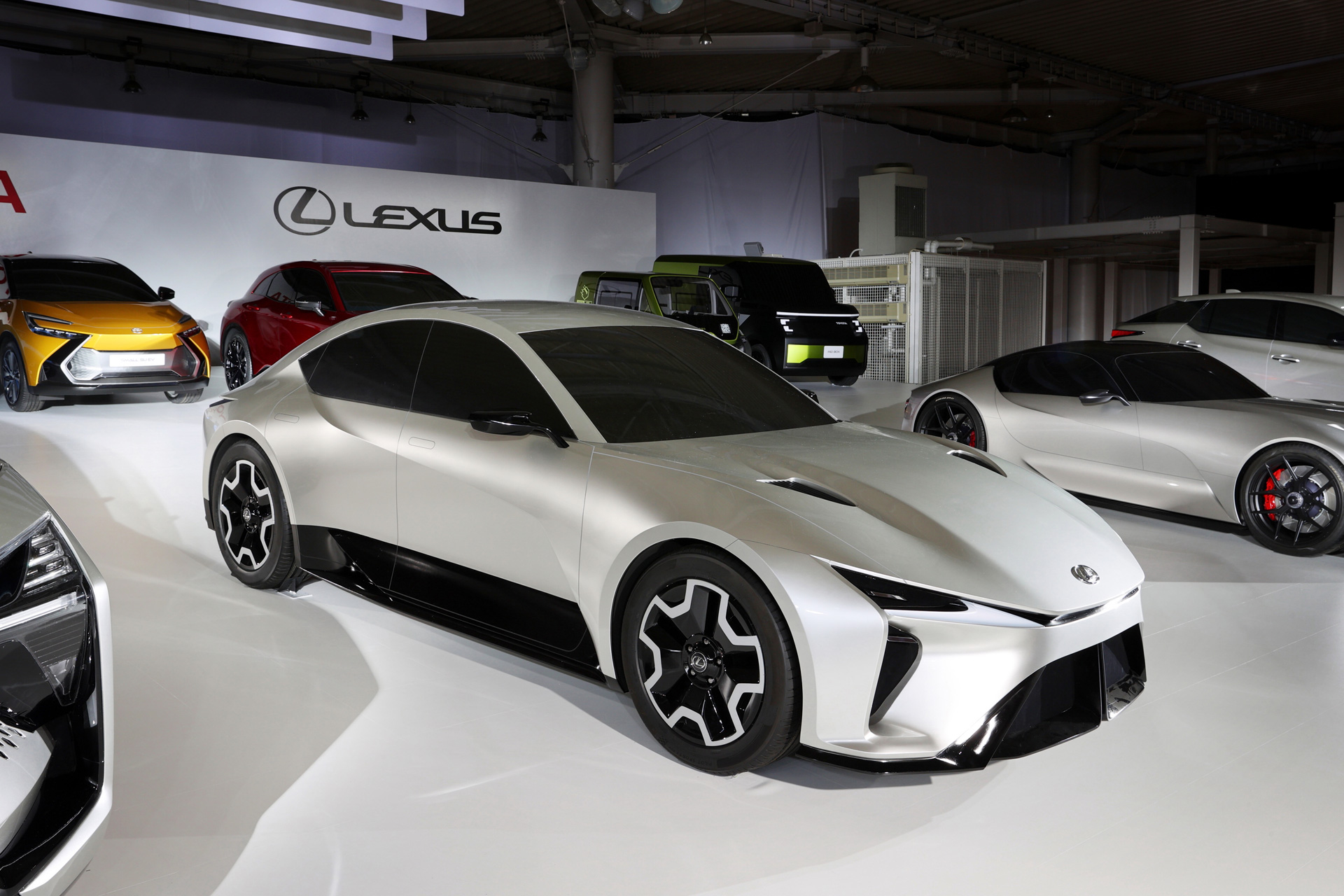1639740579-lexus.jpg