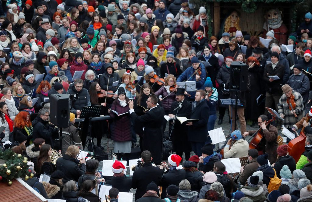 1640427336-2021-12-23T160604Z_1404352325_RC2EKR9I9YI7_RTRMADP_3_CHRISTMAS-SEASON-CZECH-1024x663.jpg