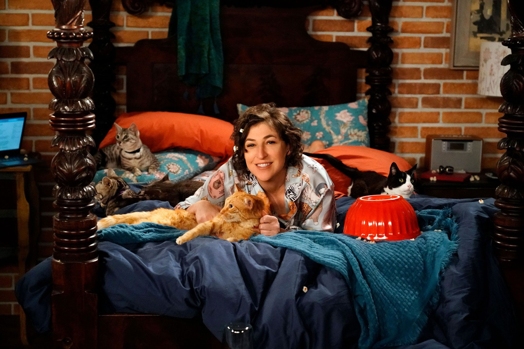 1640451509-Mayim-Bialik-Call-Me-Kat.jpg
