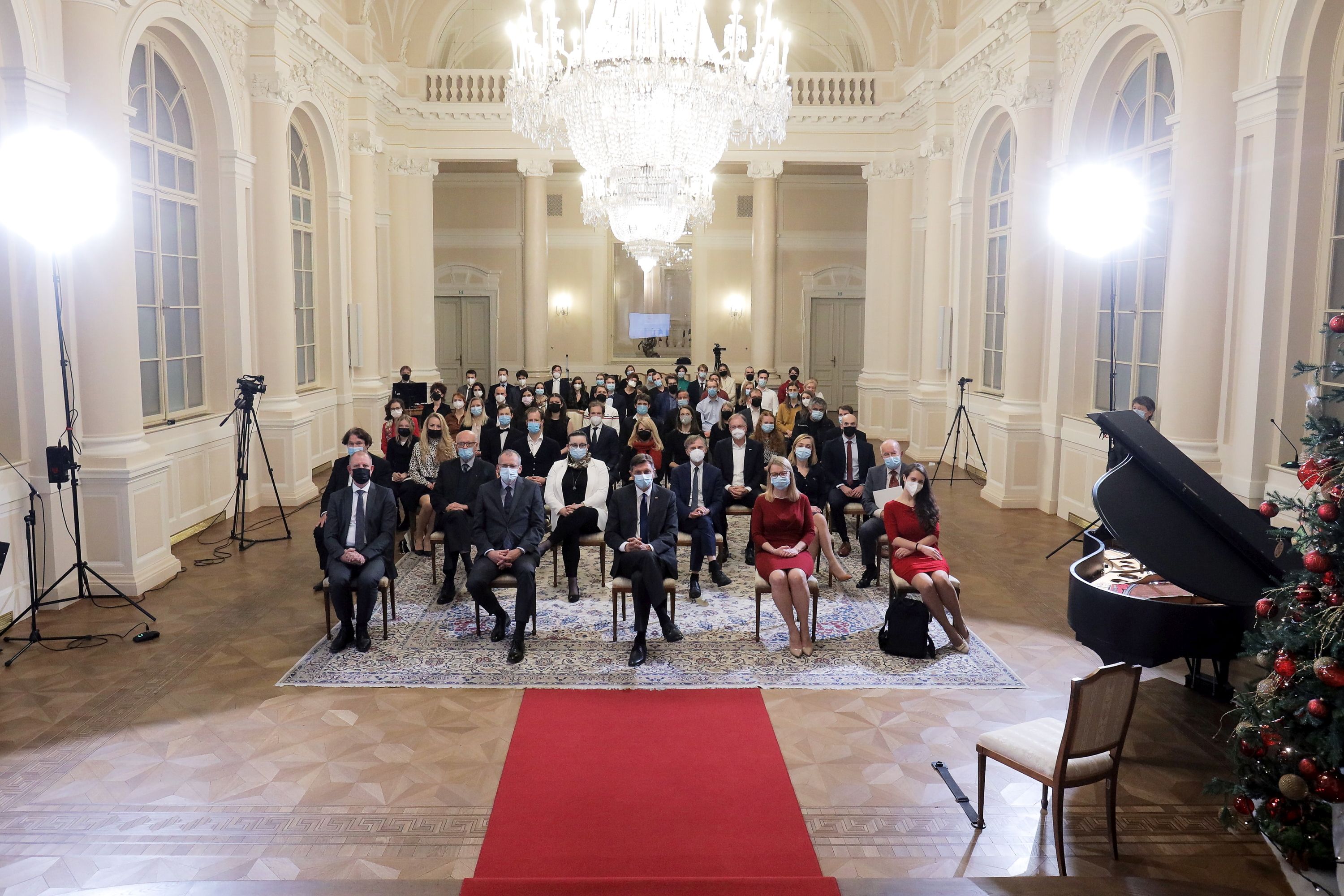 pahor, društvo, vtis