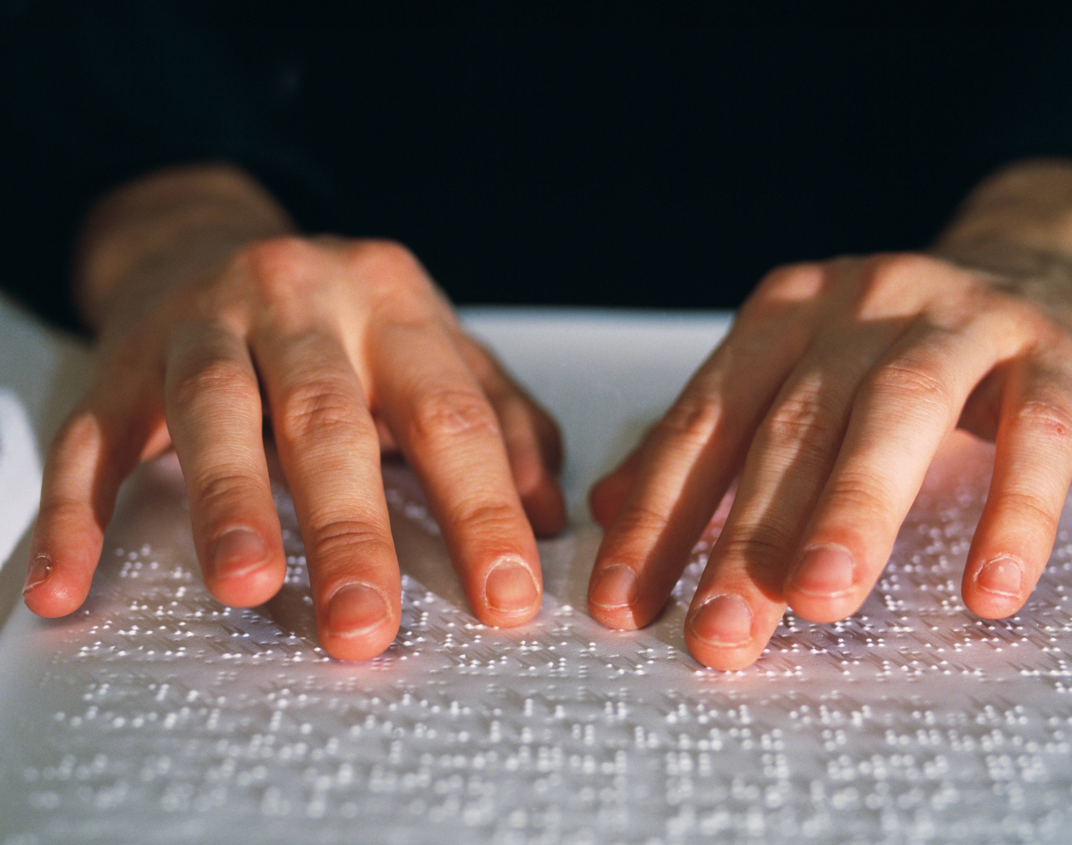 Braillova pisava, Braillica, slepi, prsti