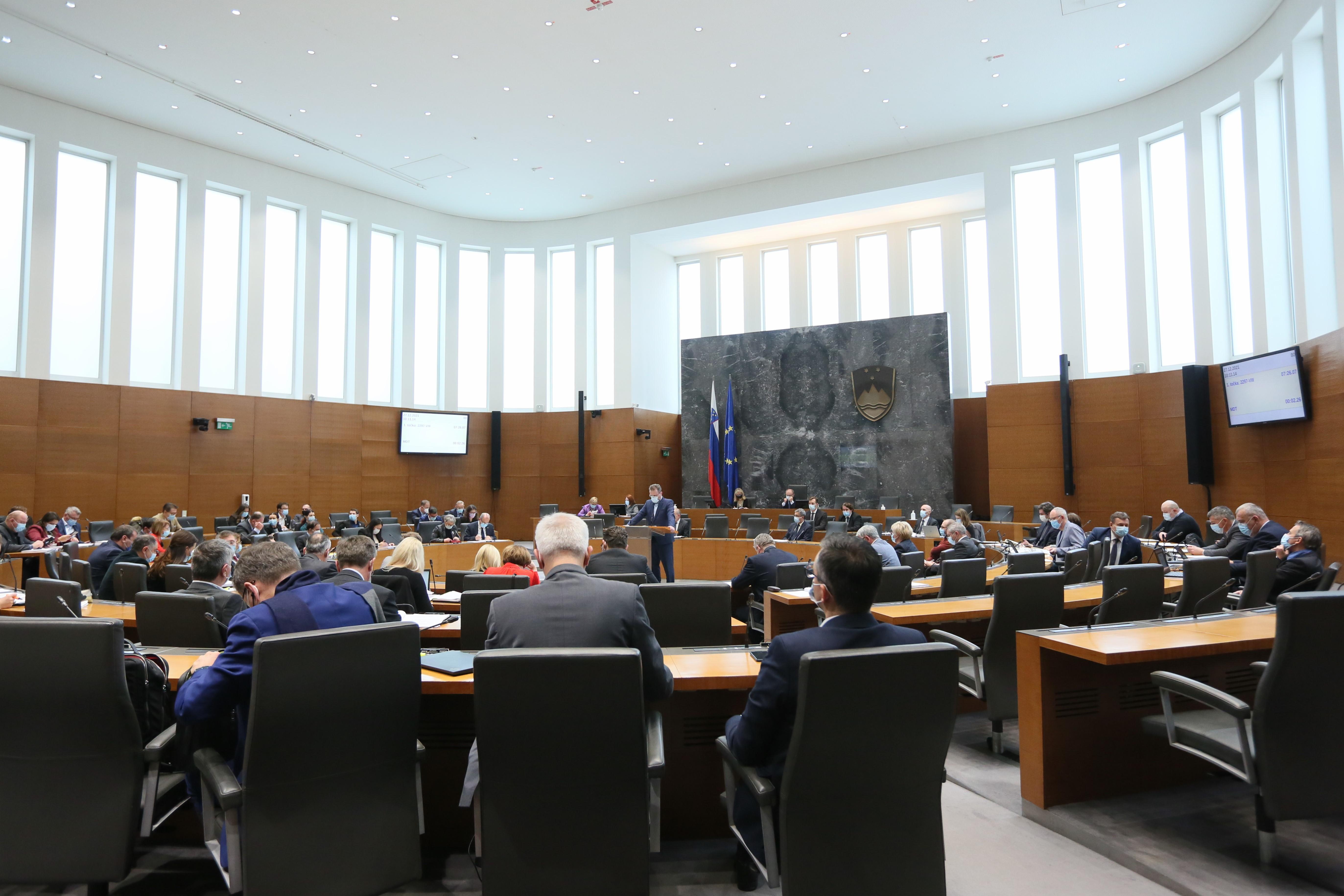 DZ, poslanci, državni zbor, PKP