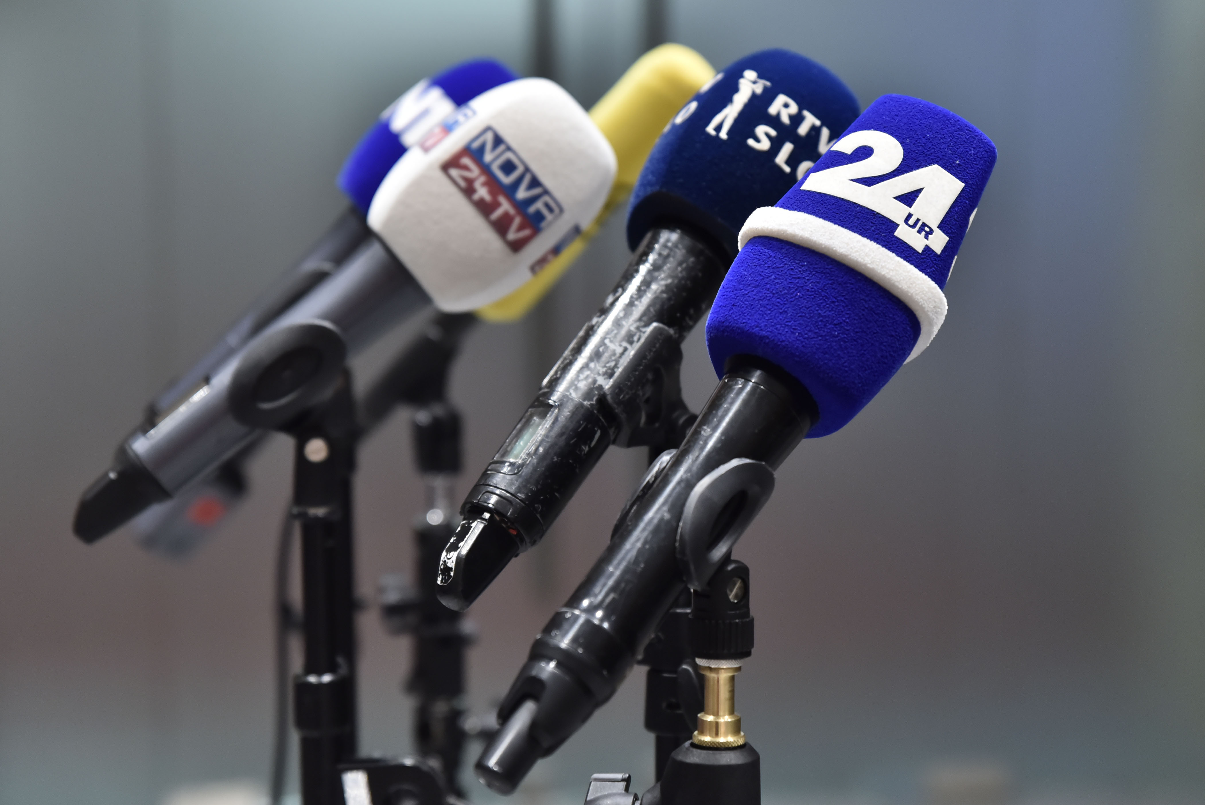 Mikrofoni mediji parlament