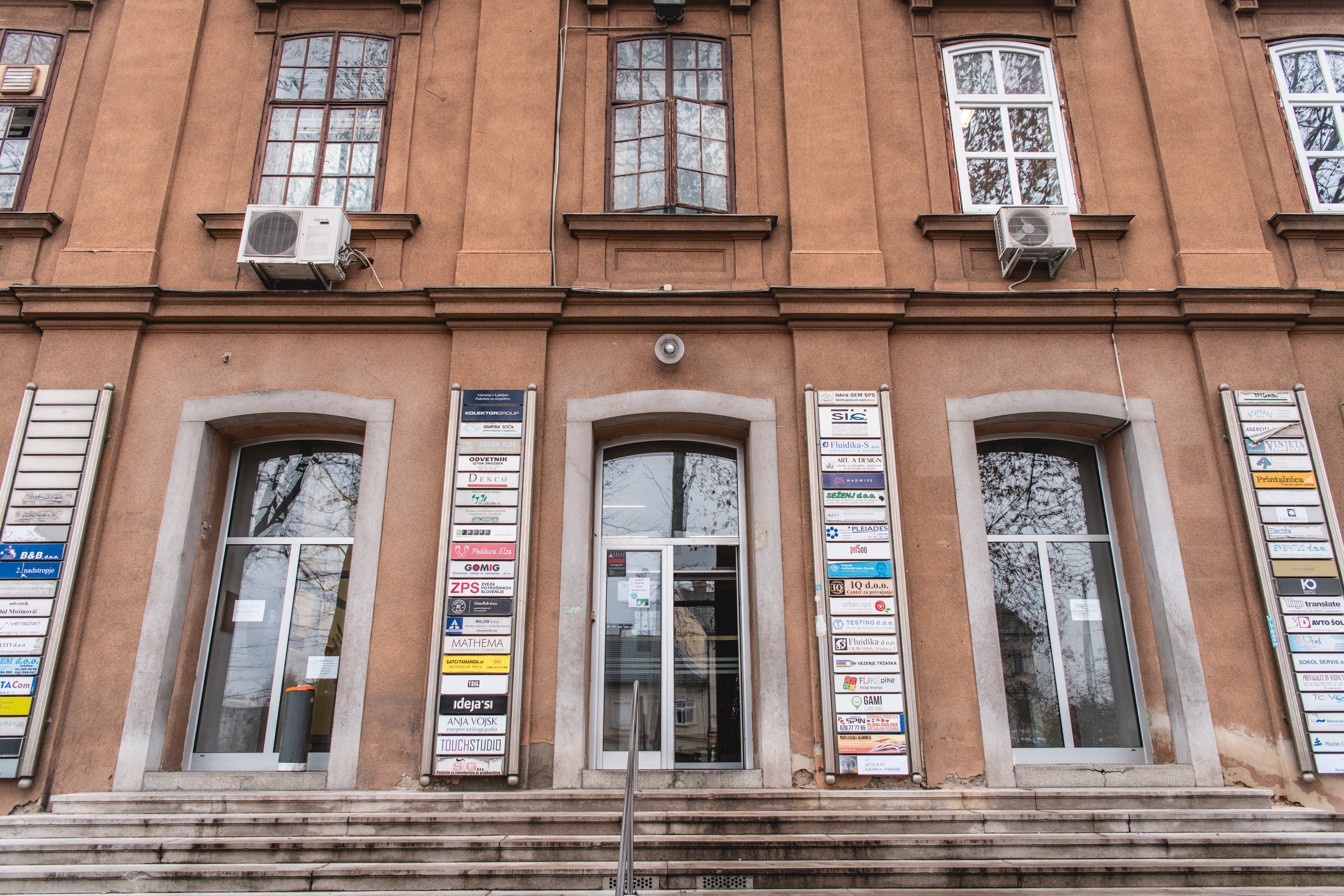 tobačna tržaška 2