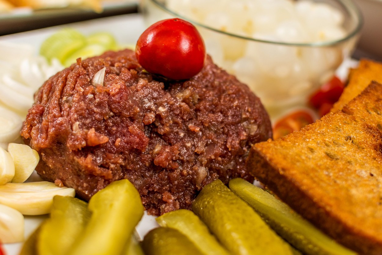 tatarski biftek, zastrupitev