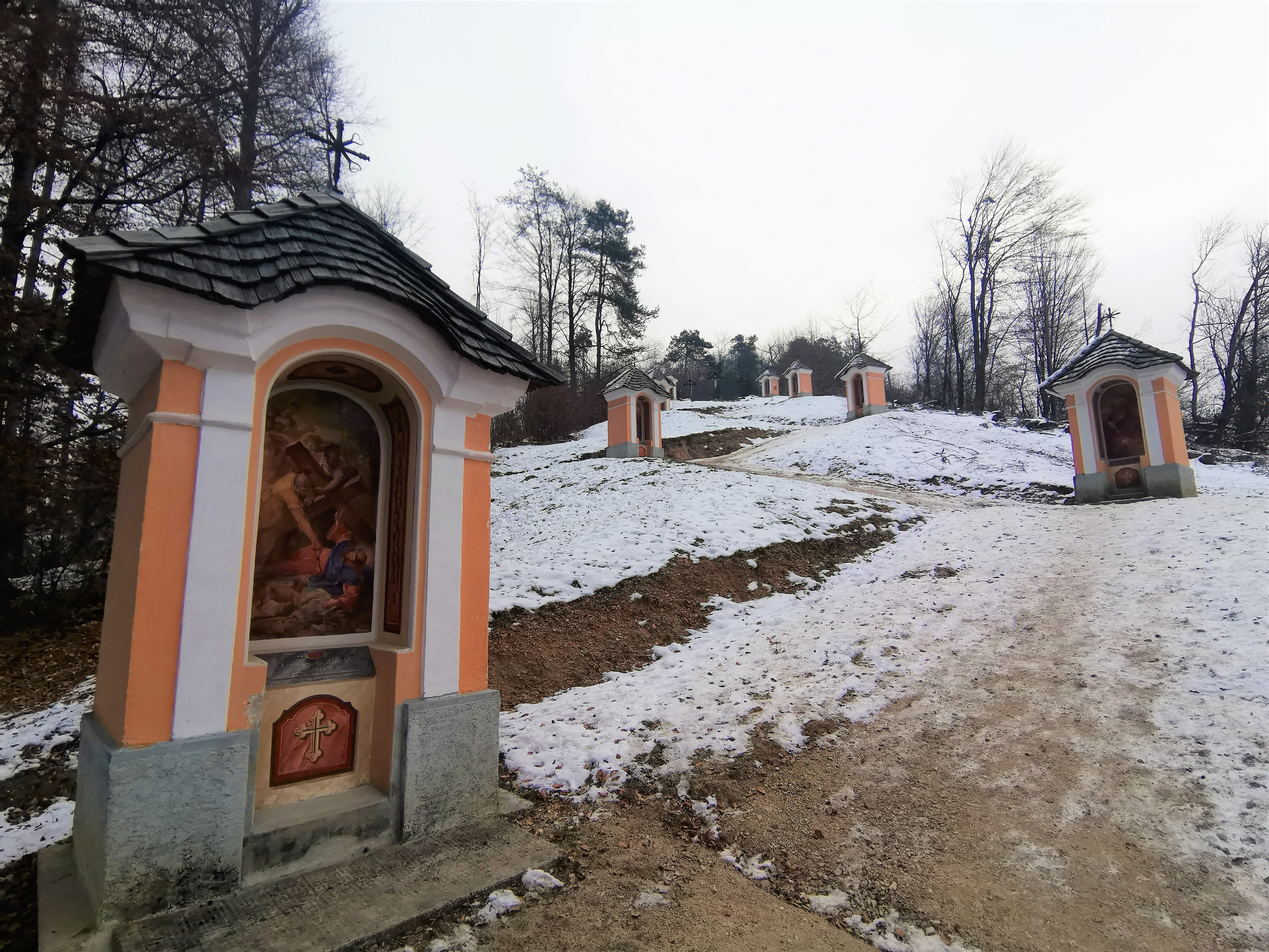 Smlediniški grad, hrib, kapelica, romarska pot