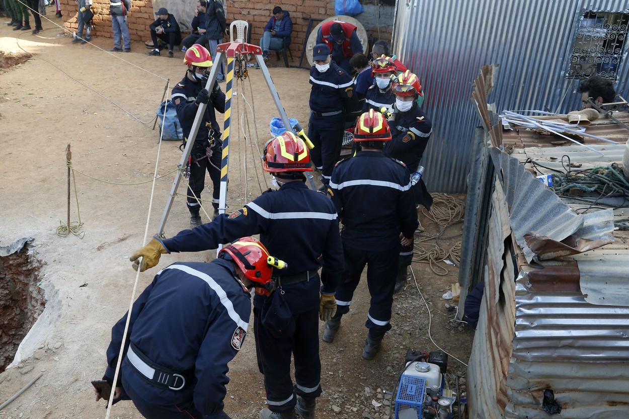 reševalci, maroko, vodnjak