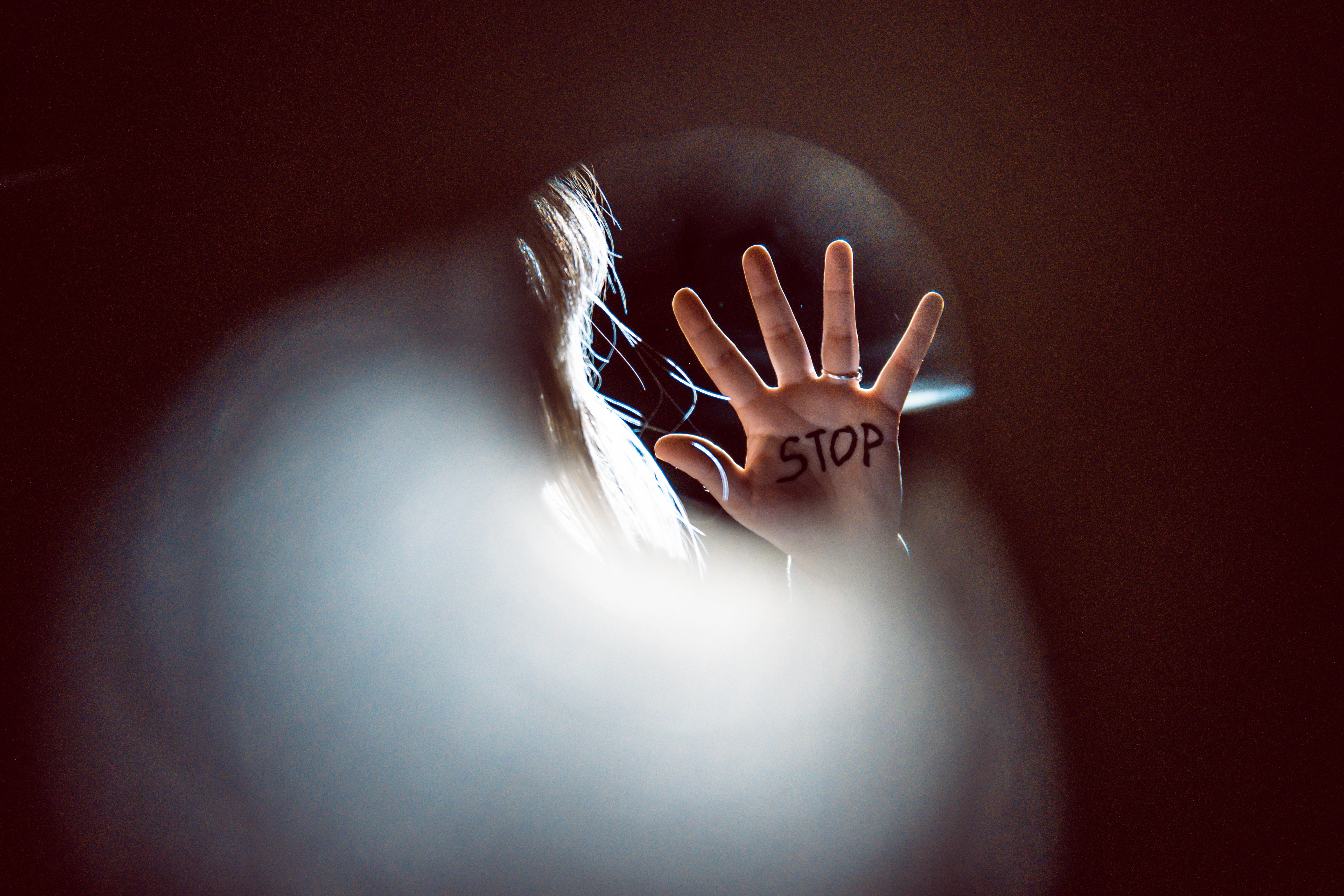 Nasilje nad ženskami, zloraba, nasilje