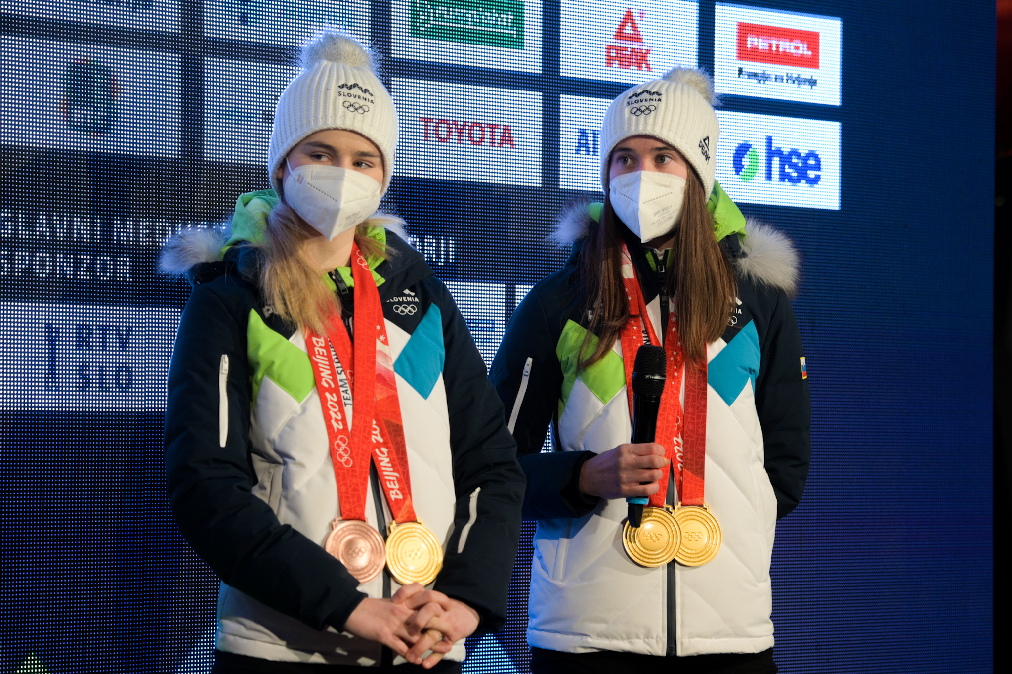 Nika Križnar in Urša Bogataj