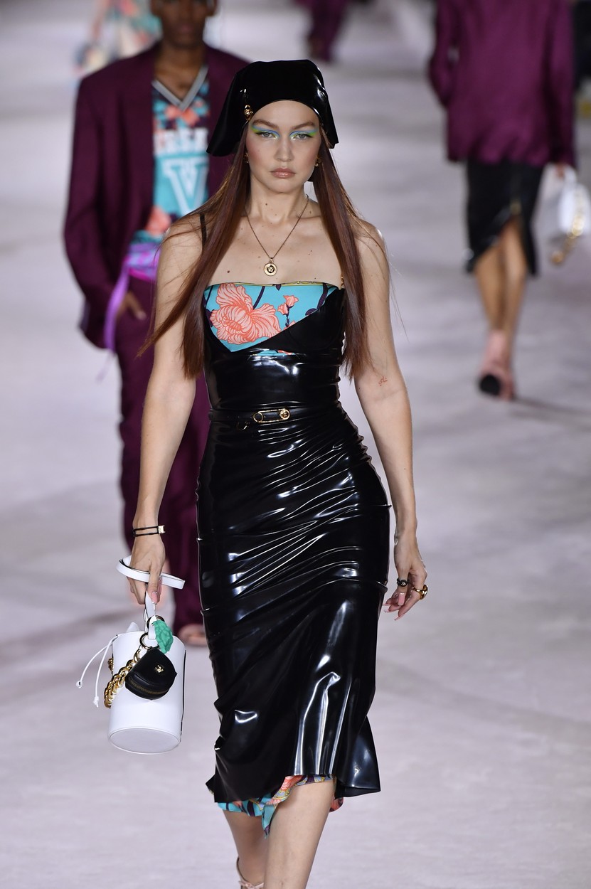 1644851310-Versace1.jpg
