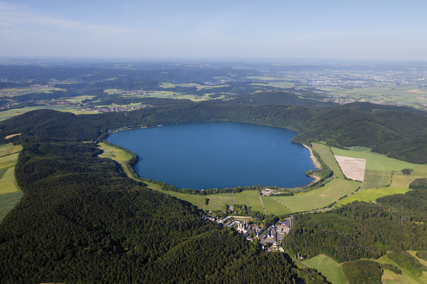 Maria Laach Abbey, Laacher See, Nemčija