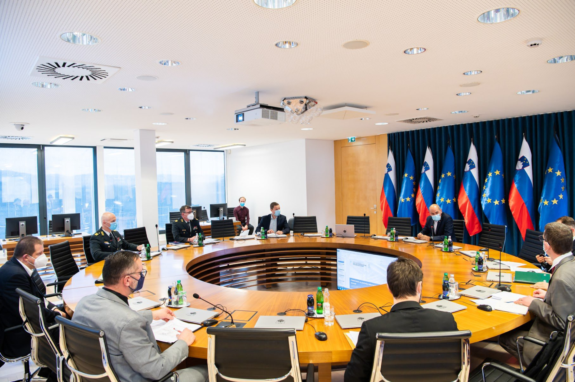 Janša Tvit zunajpolitična kriza