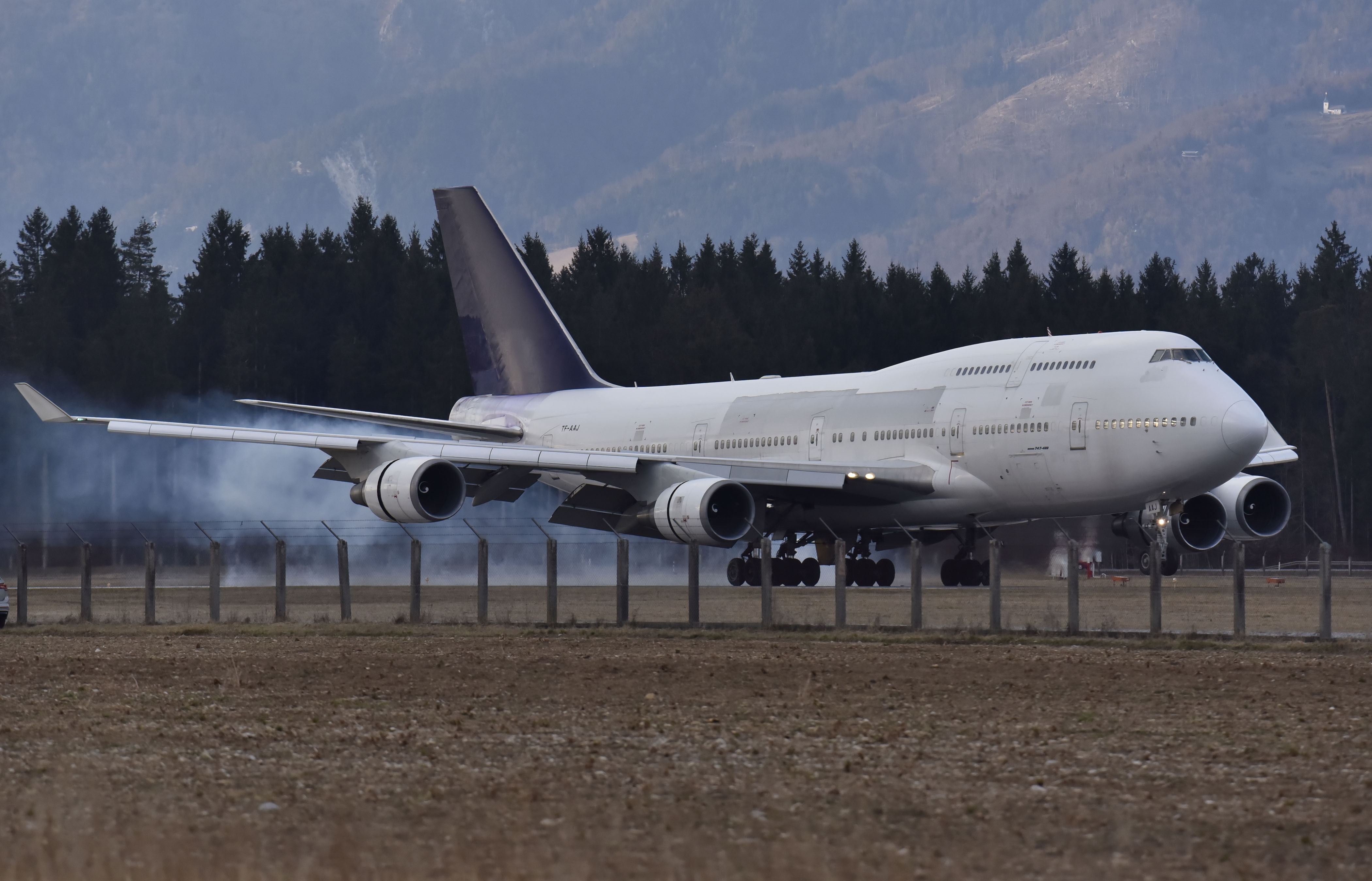 Letalo Boeing 747 400