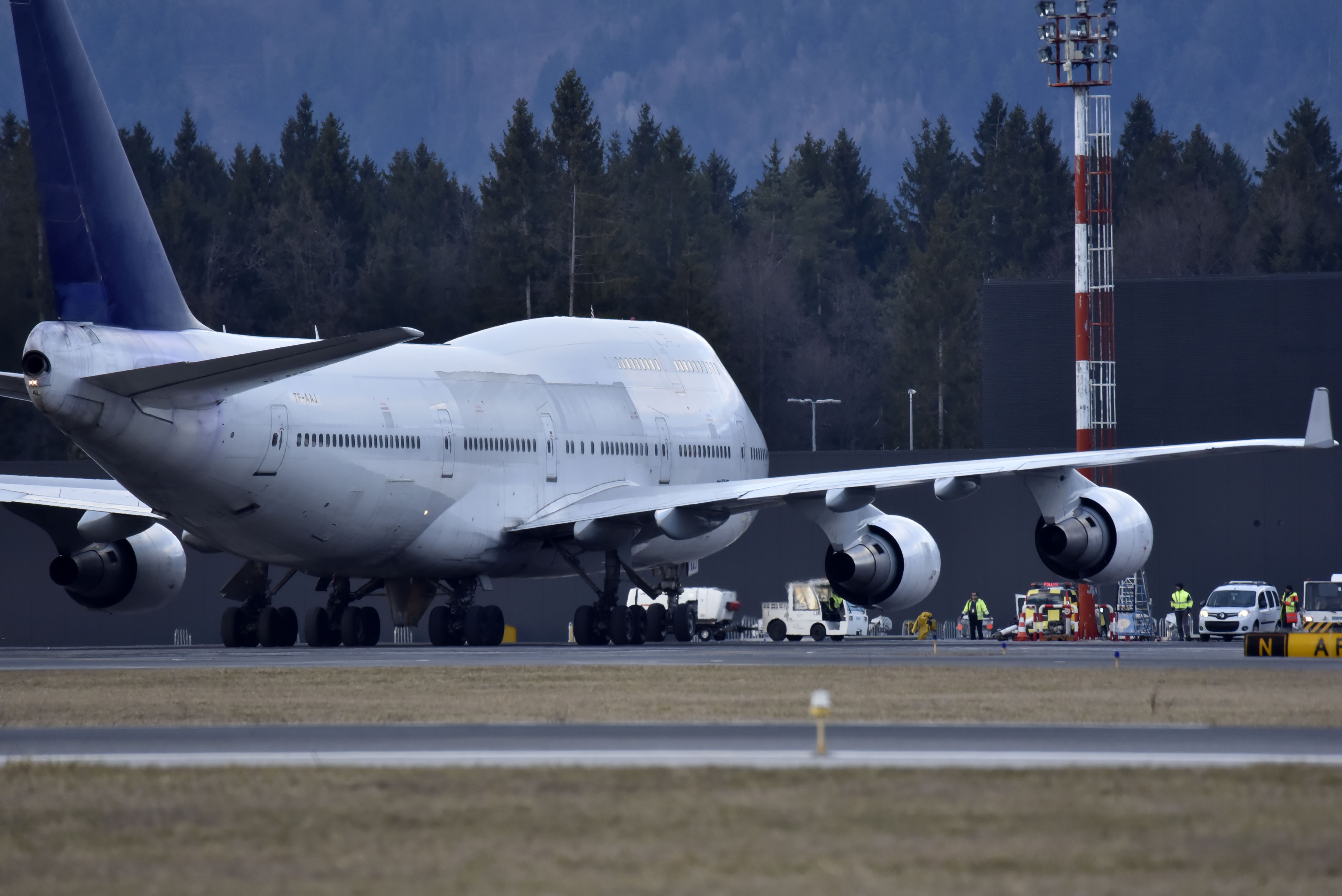 Letalo Boeing 747 400