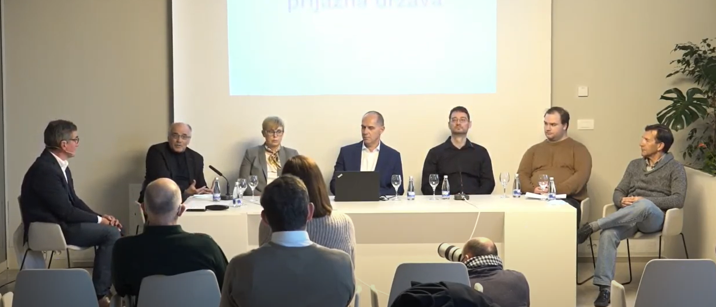 demokratična alternativa, prvi posvet