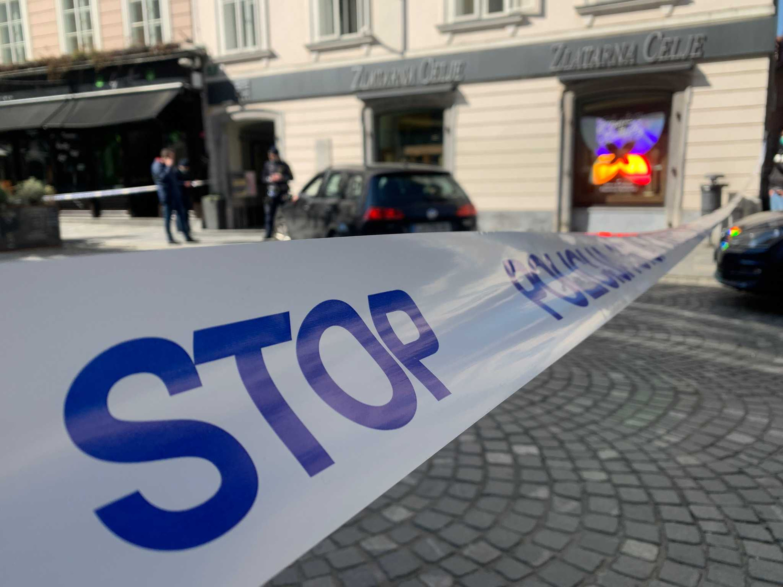 rop, ljubljana, mestni trg, policija, trak