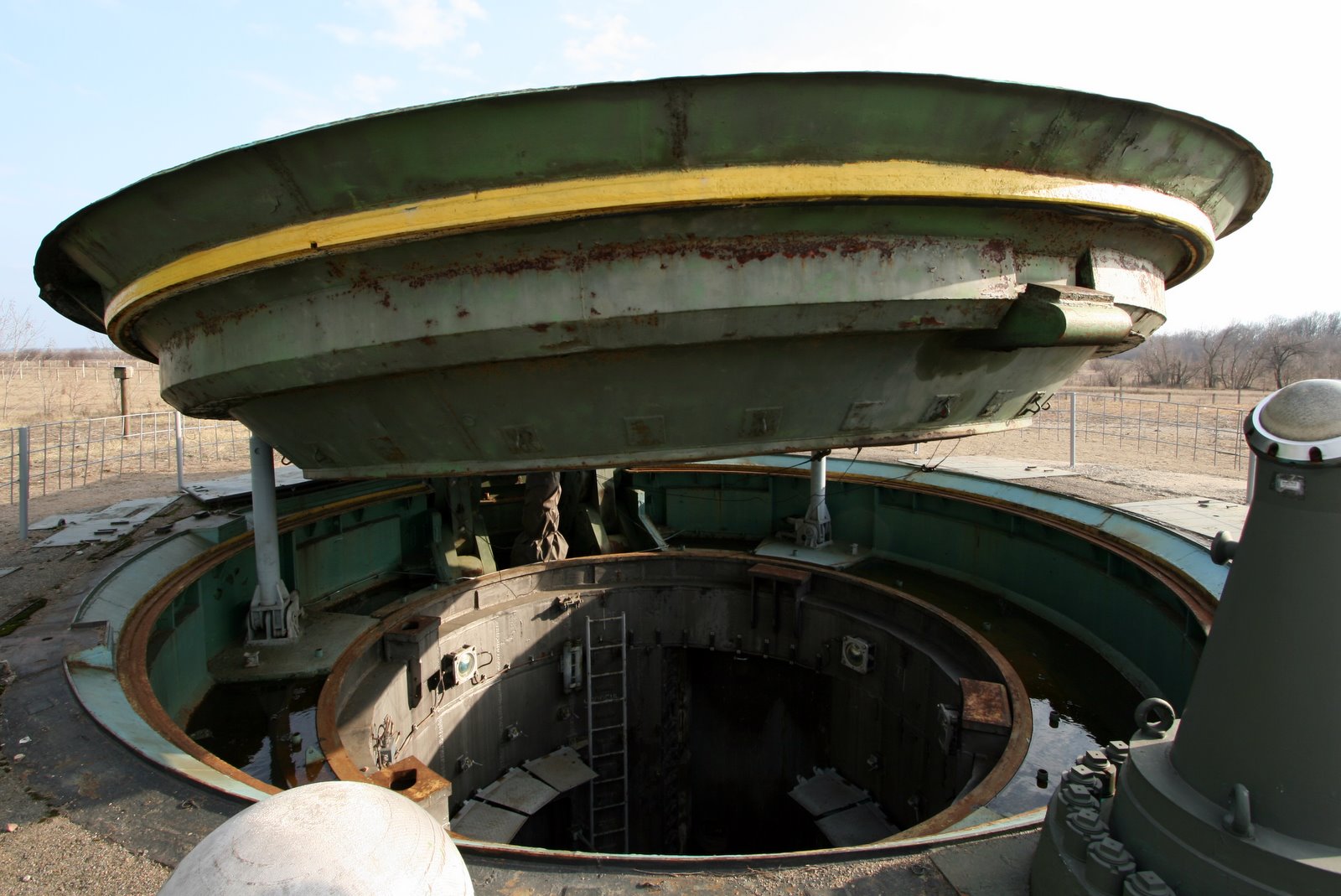 1647637775-Missile_silo_of_a_SS-24_missile_2.jpg
