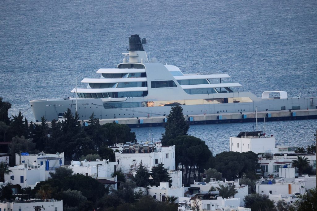 1647962437-2022-03-22T065227Z_149375087_RC2G7T9BISQ8_RTRMADP_3_UKRAINE-CRISIS-TURKEY-YACHT-1-1024x683.jpg