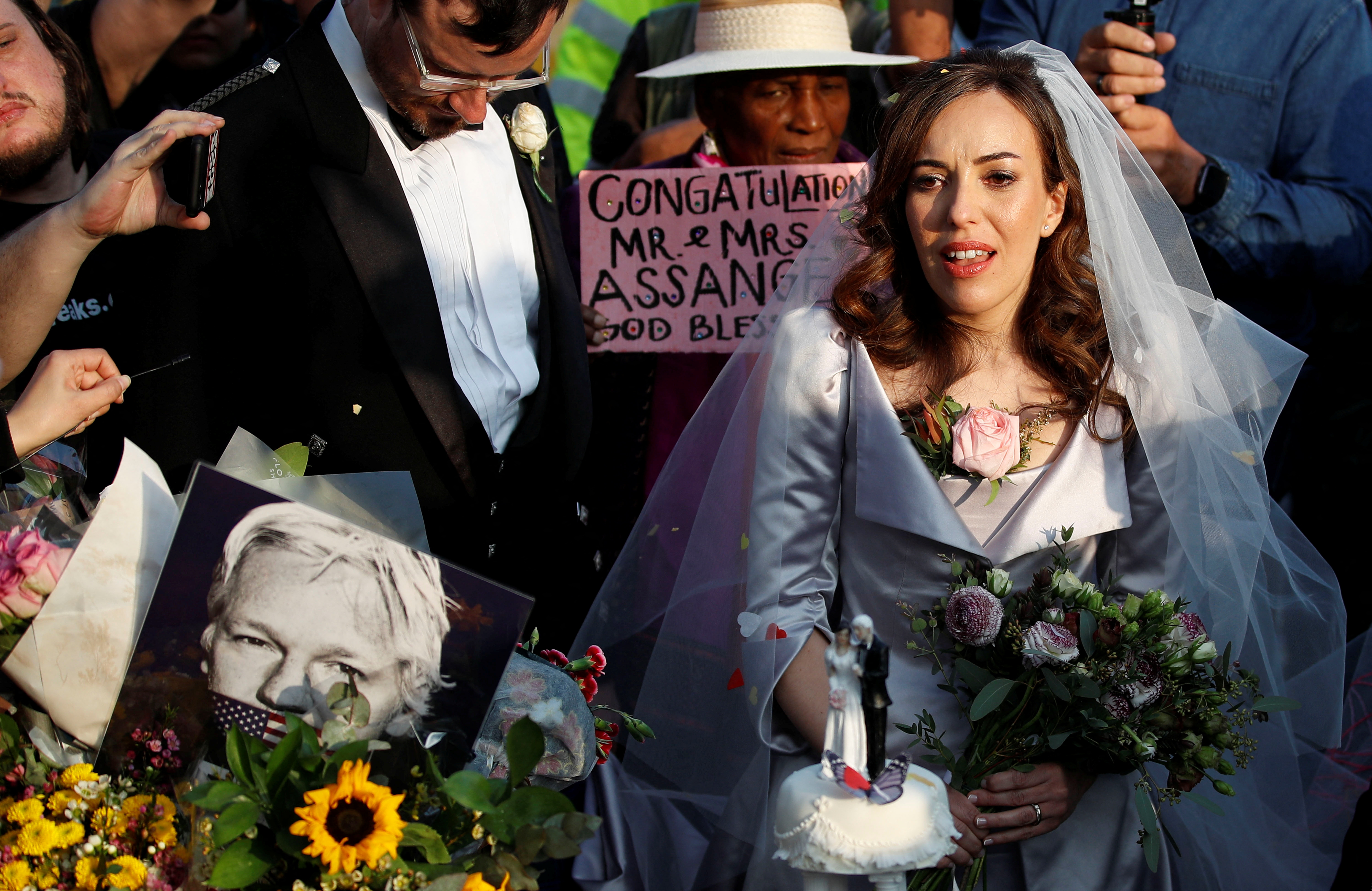 poroka, Julian Assange