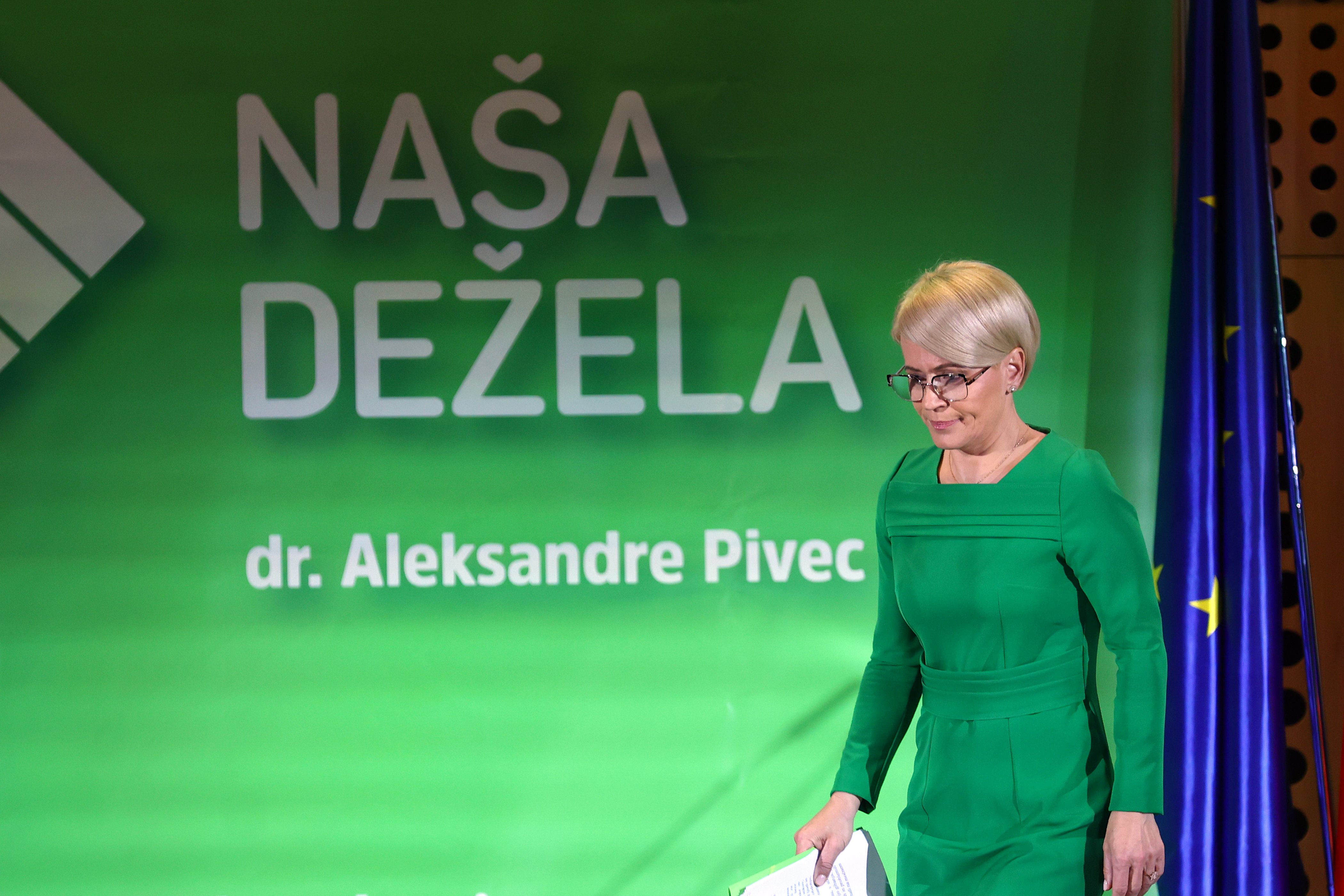 Aleksandra Pivec, Naša dežela