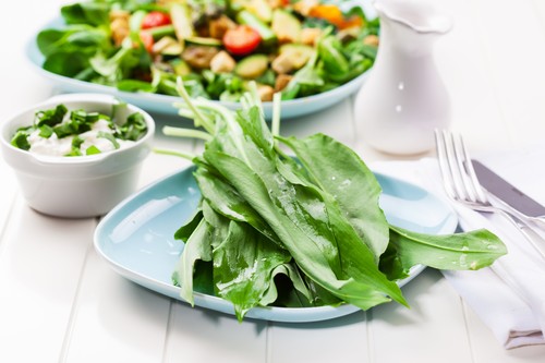 čemaž, solata, krožnik, miza, zelenjava