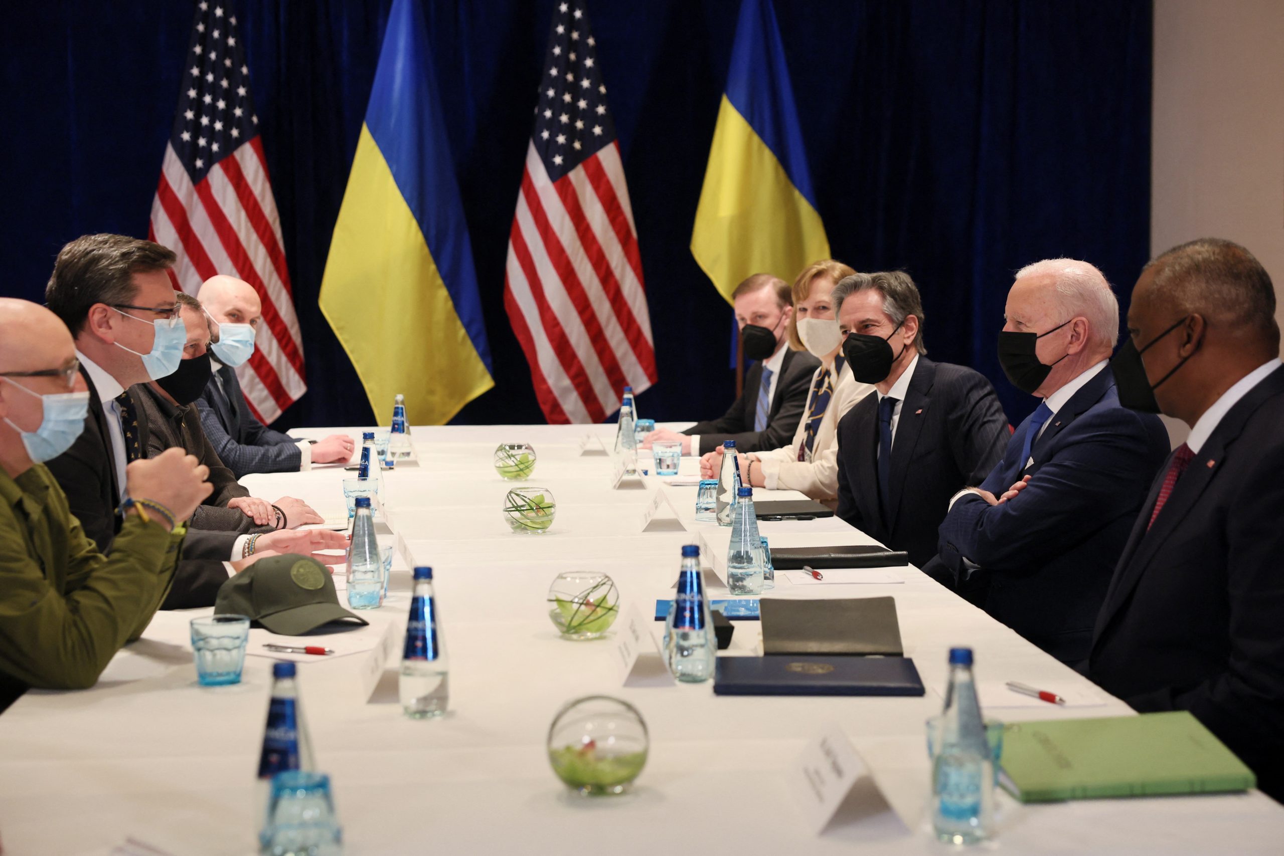 1648292716-2022-03-26T104732Z_210306531_RC29AT95UU79_RTRMADP_3_UKRAINE-CRISIS-USA-POLAND-scaled.jpg