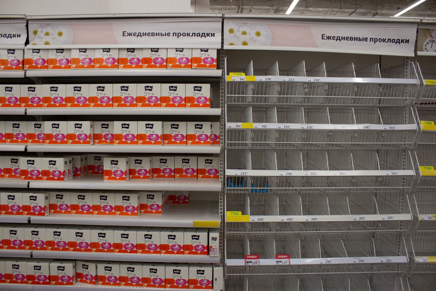 prazne police v Moskvi