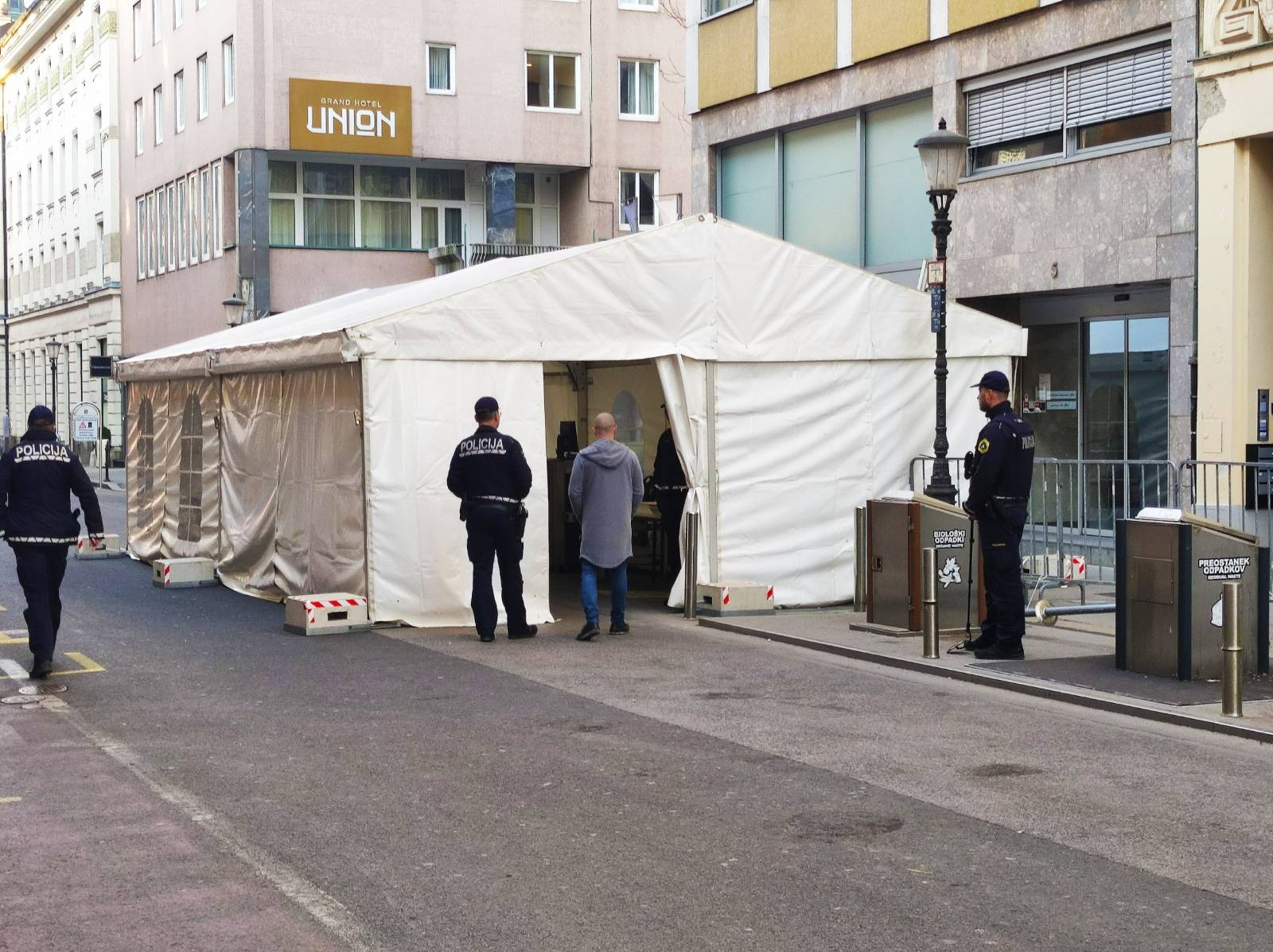 miklošičeva cesta, ljubljana, ograja