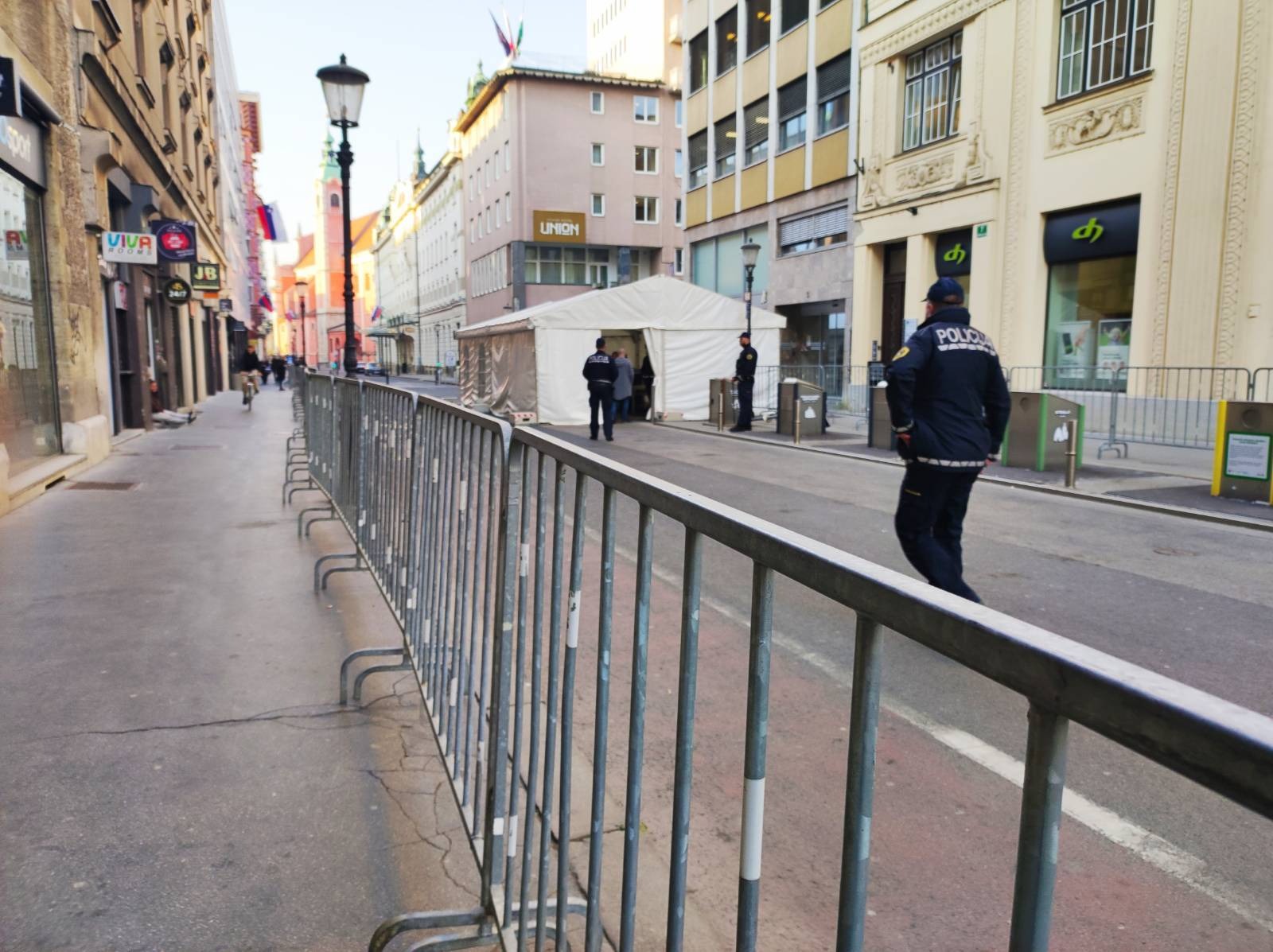 miklošičeva cesta, ljubljana, ograja