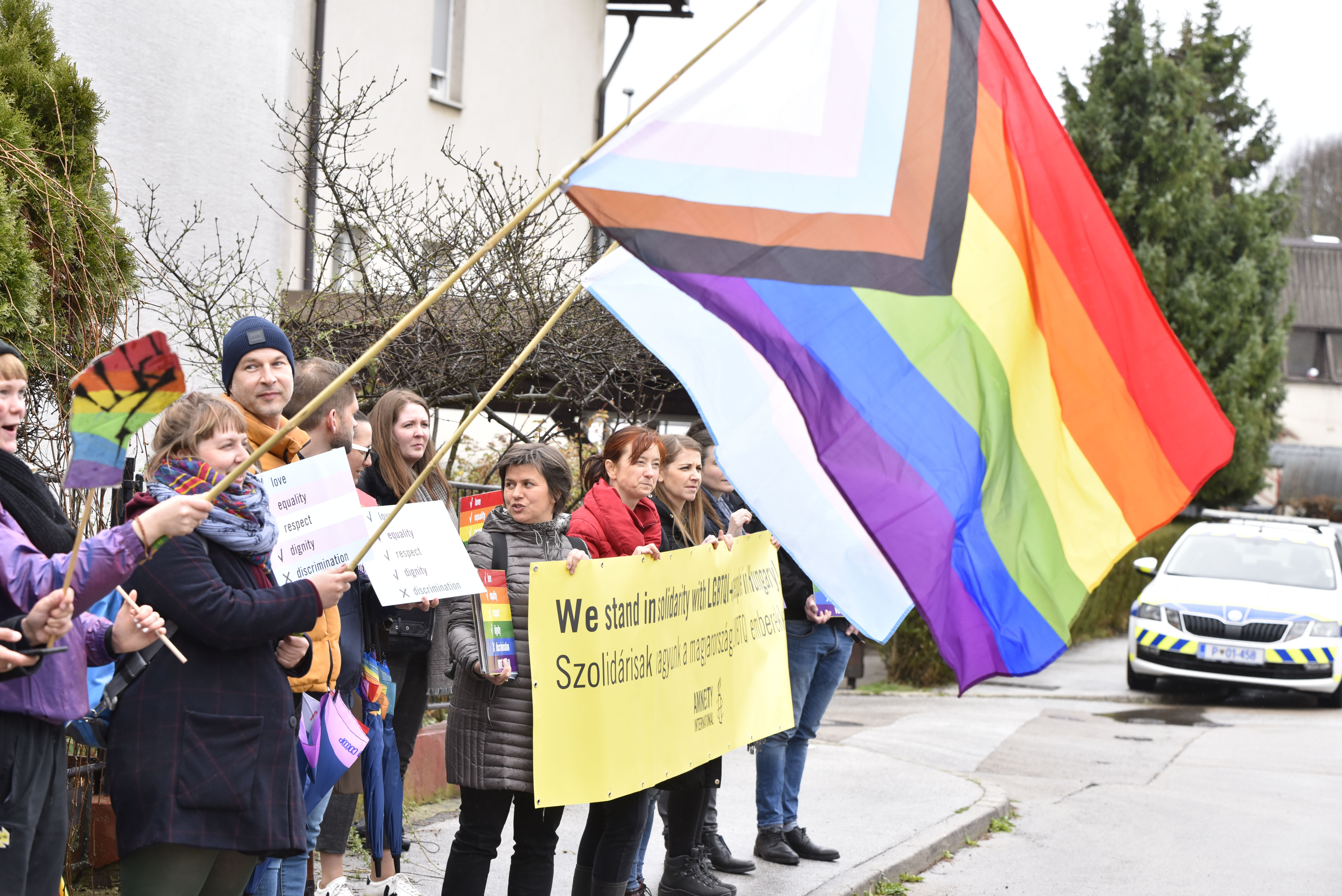 Protest madžarsko veleposlaništvo