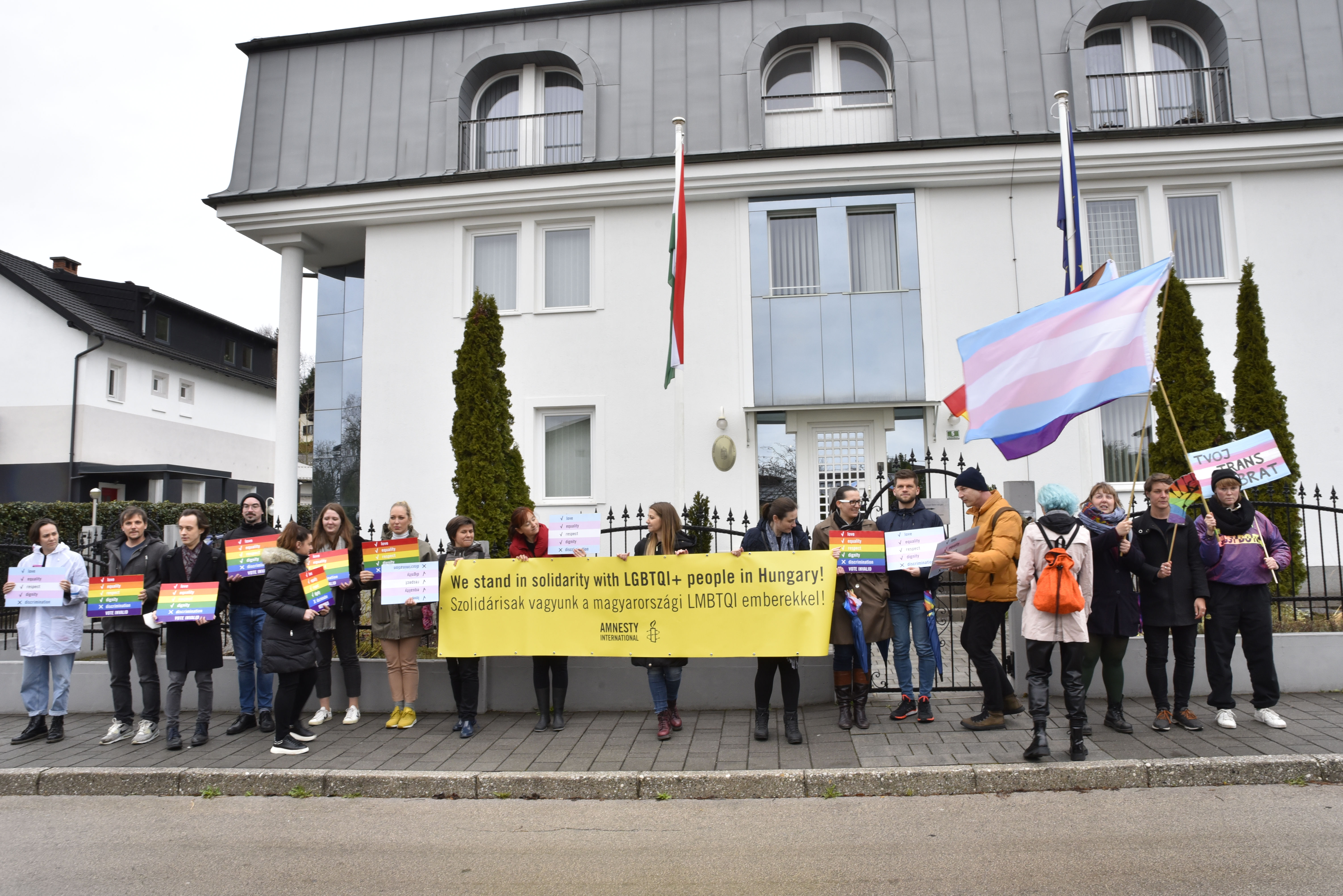 Protest madžarsko veleposlaništvo