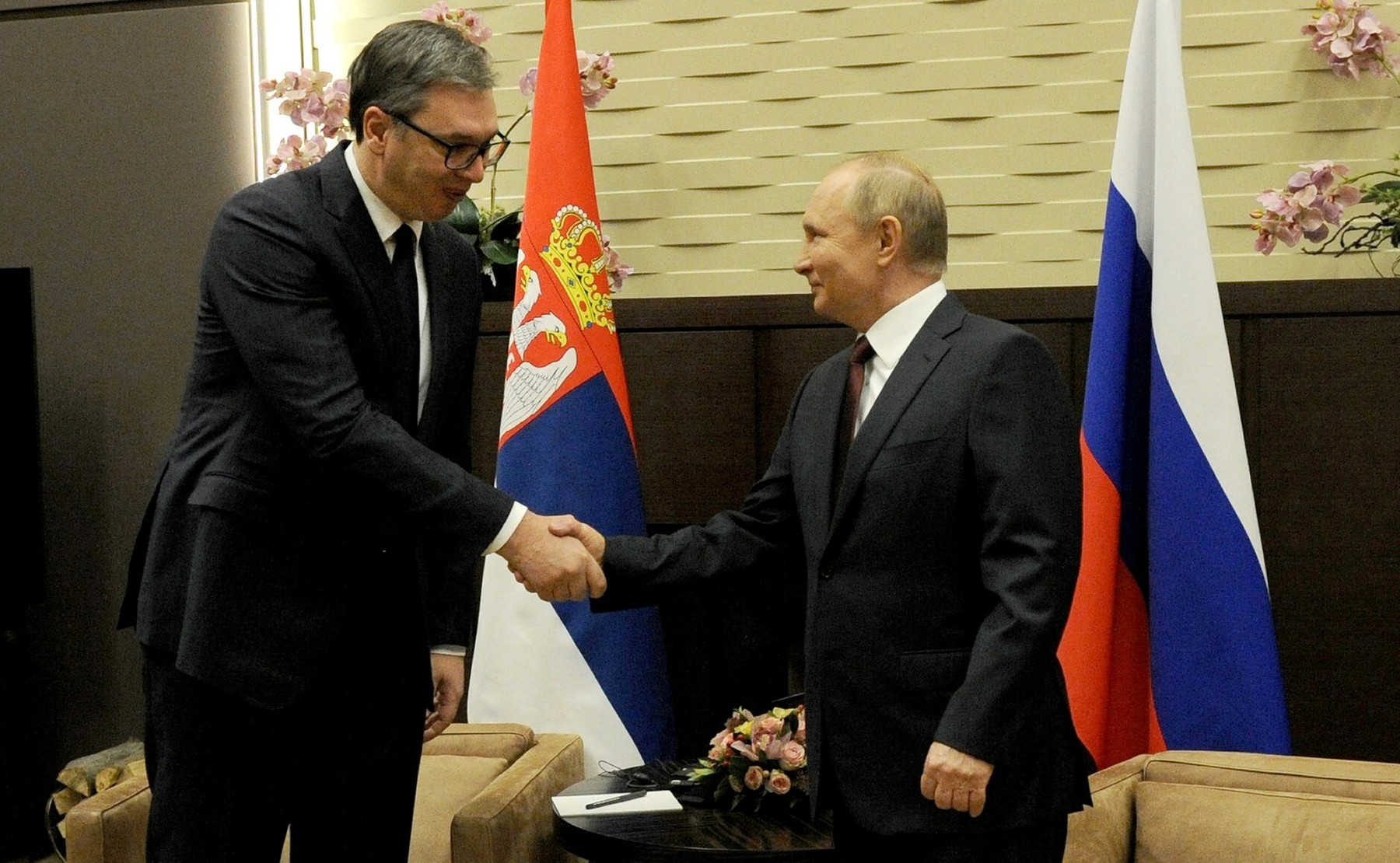 1649071373-Aleksander-Vucic-Vladimir-Putin.jpg