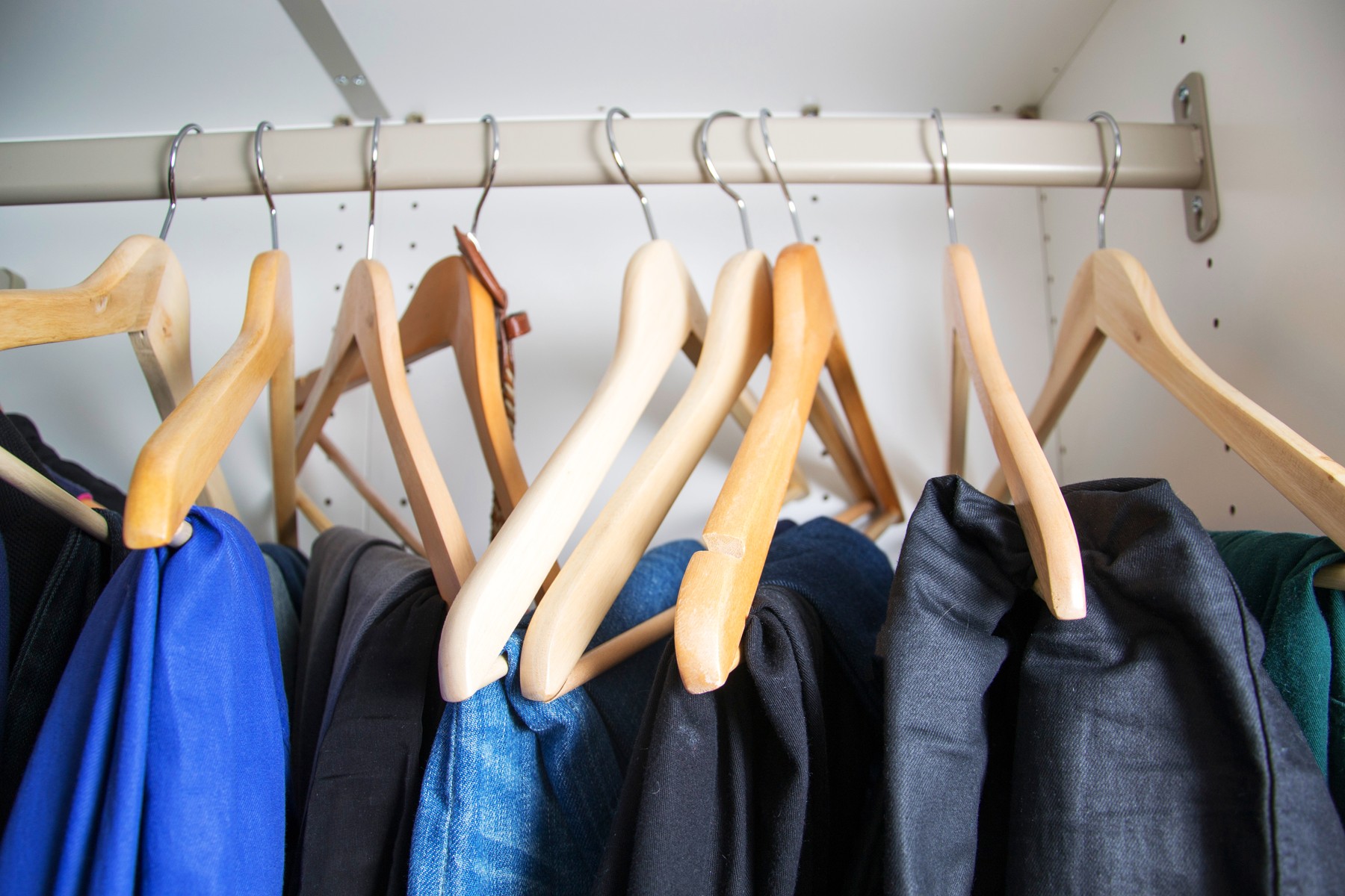 omara, garderoba, oblačila