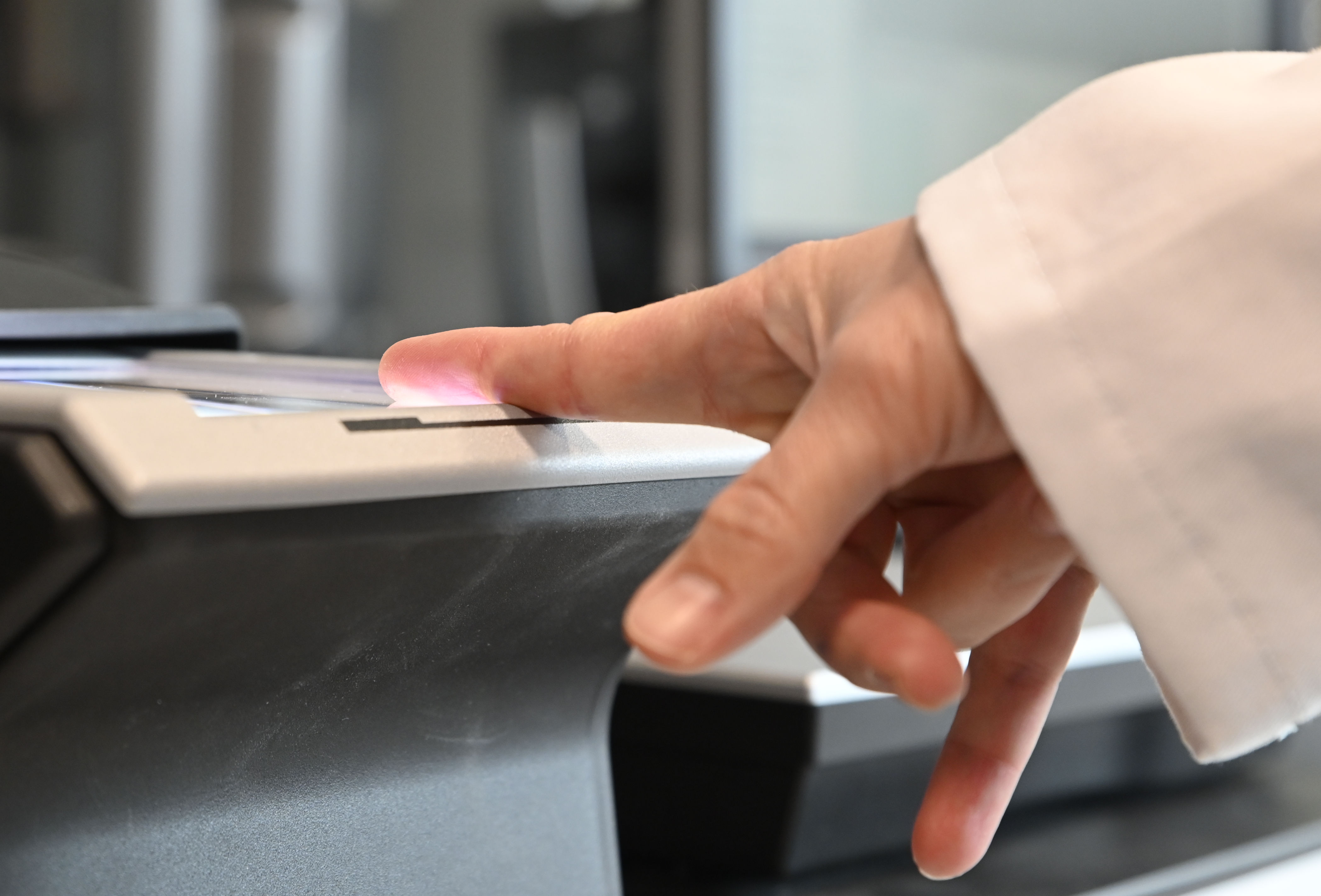 Nacionalni forenzični laboratorij NFL  Nov sistem za avtomatsko primerjavo prstnih odtisov AFIS