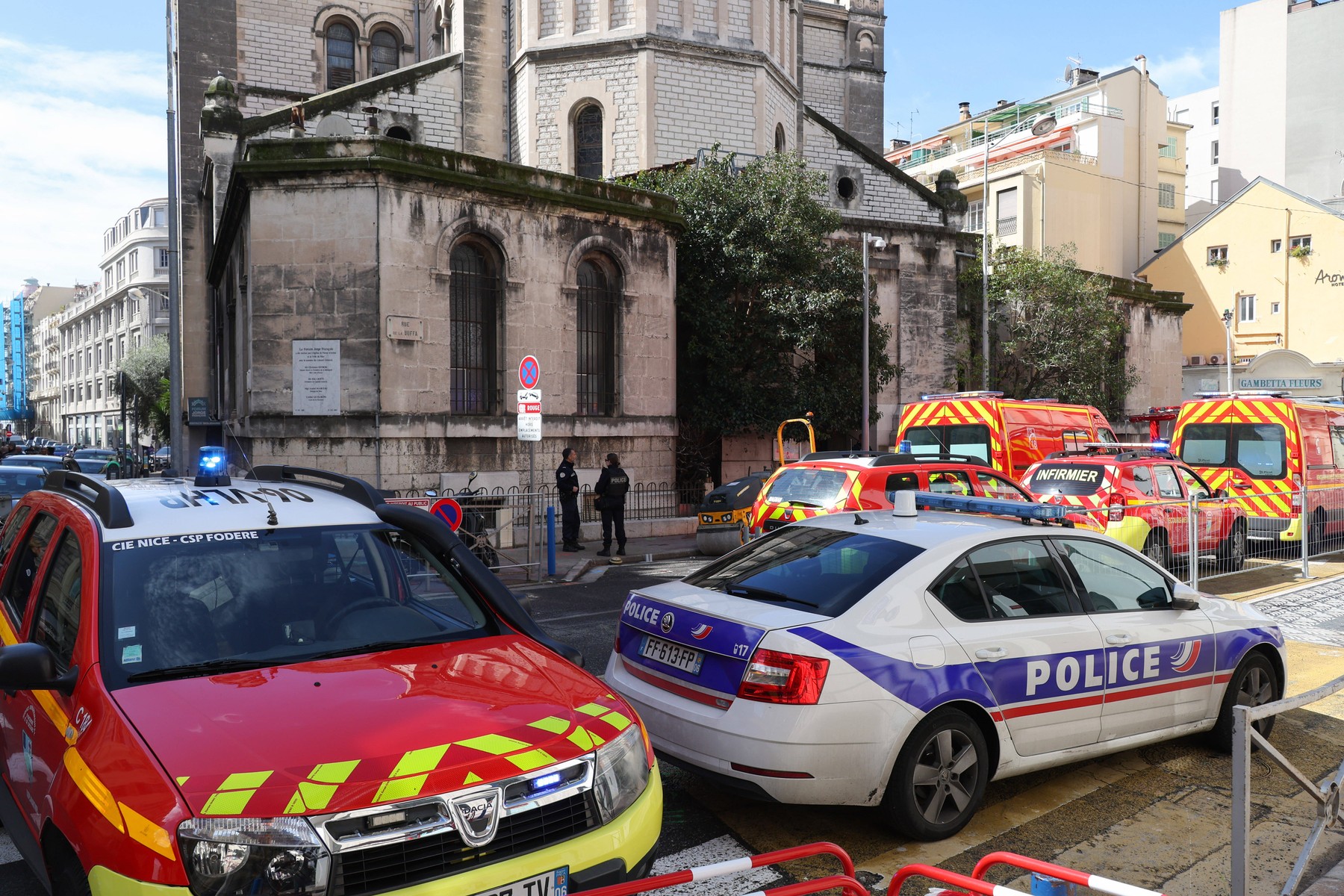 Agression au couteau a l'Eglise Saint-Pierre-d'Arene de Nice