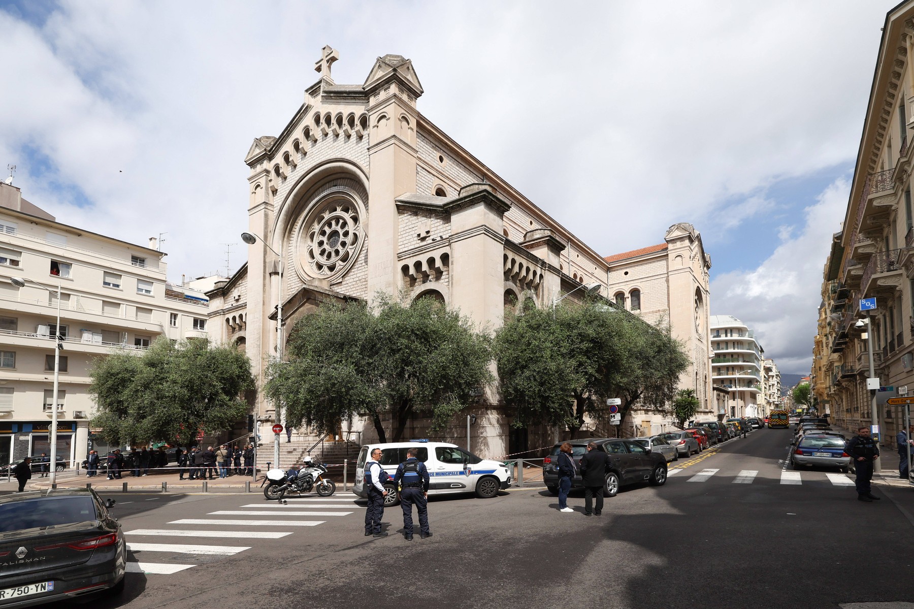 Agression au couteau a l'Eglise Saint-Pierre-d'Arene de Nice
