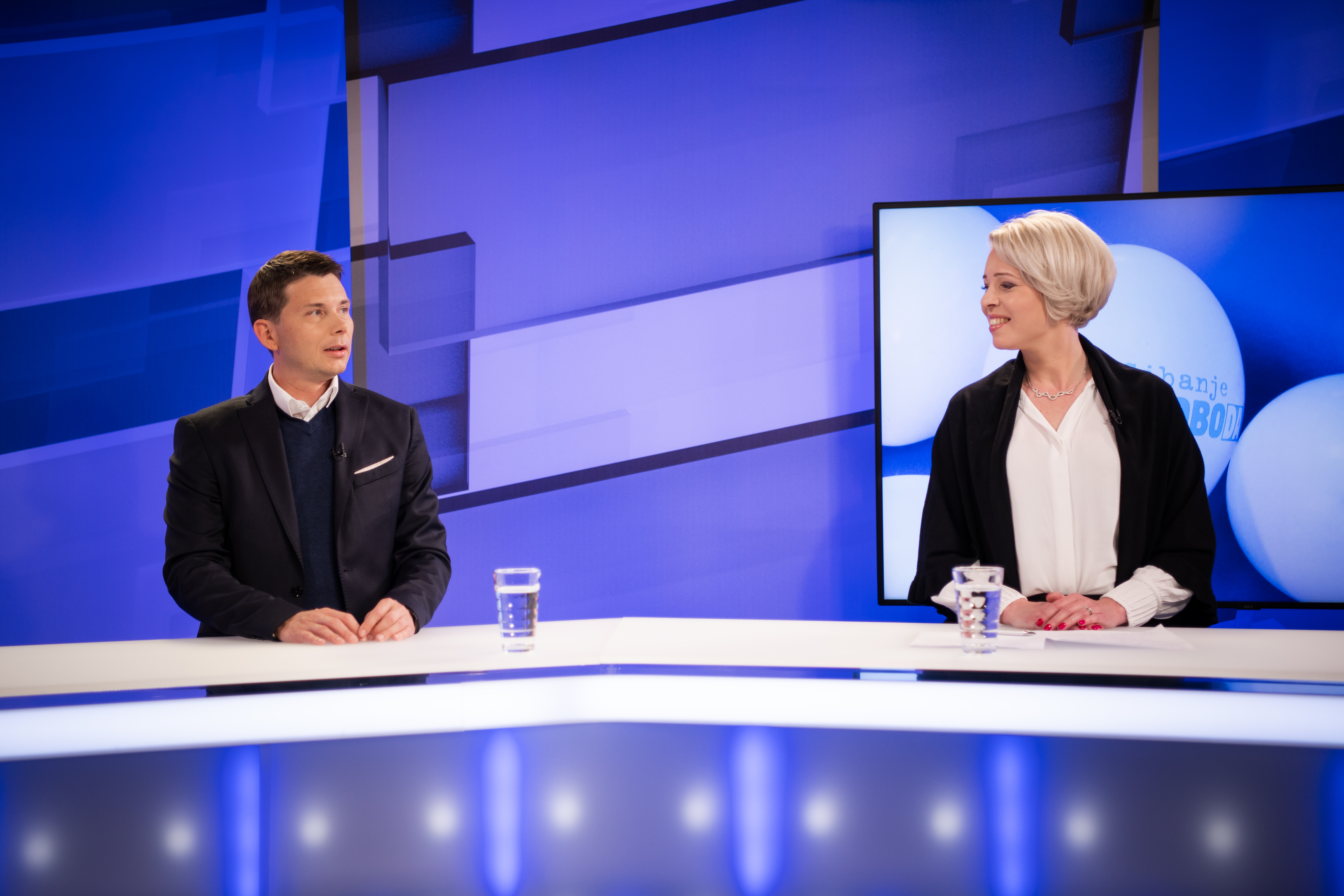 Glavni tajnik Socialnih demokratov Dejan Levanič in podpredsednica Gibanja Svoboda Urška Klakočar Zupančič.