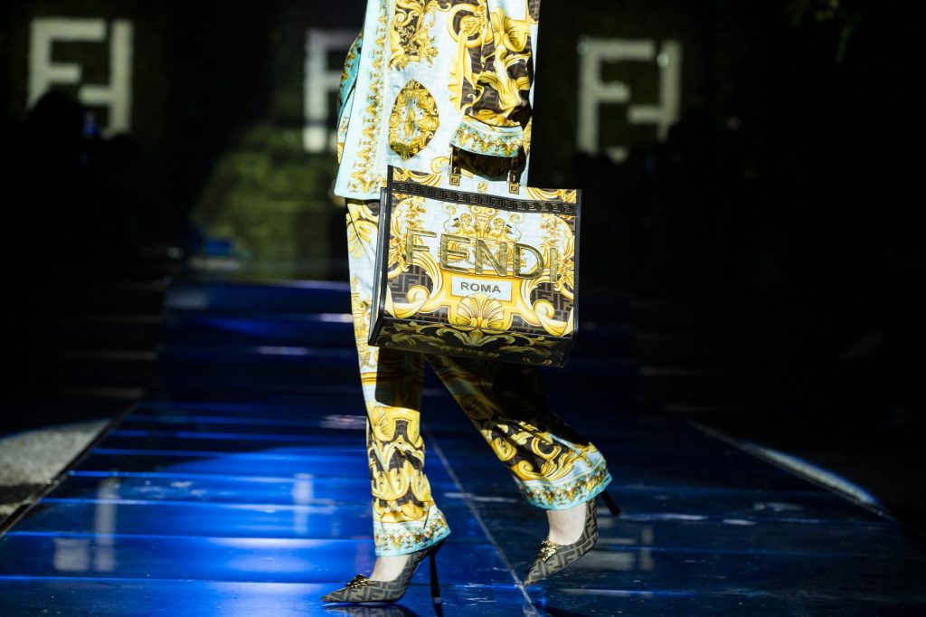 1651408192-fendace-fendi-versace-3-1024x682.jpg