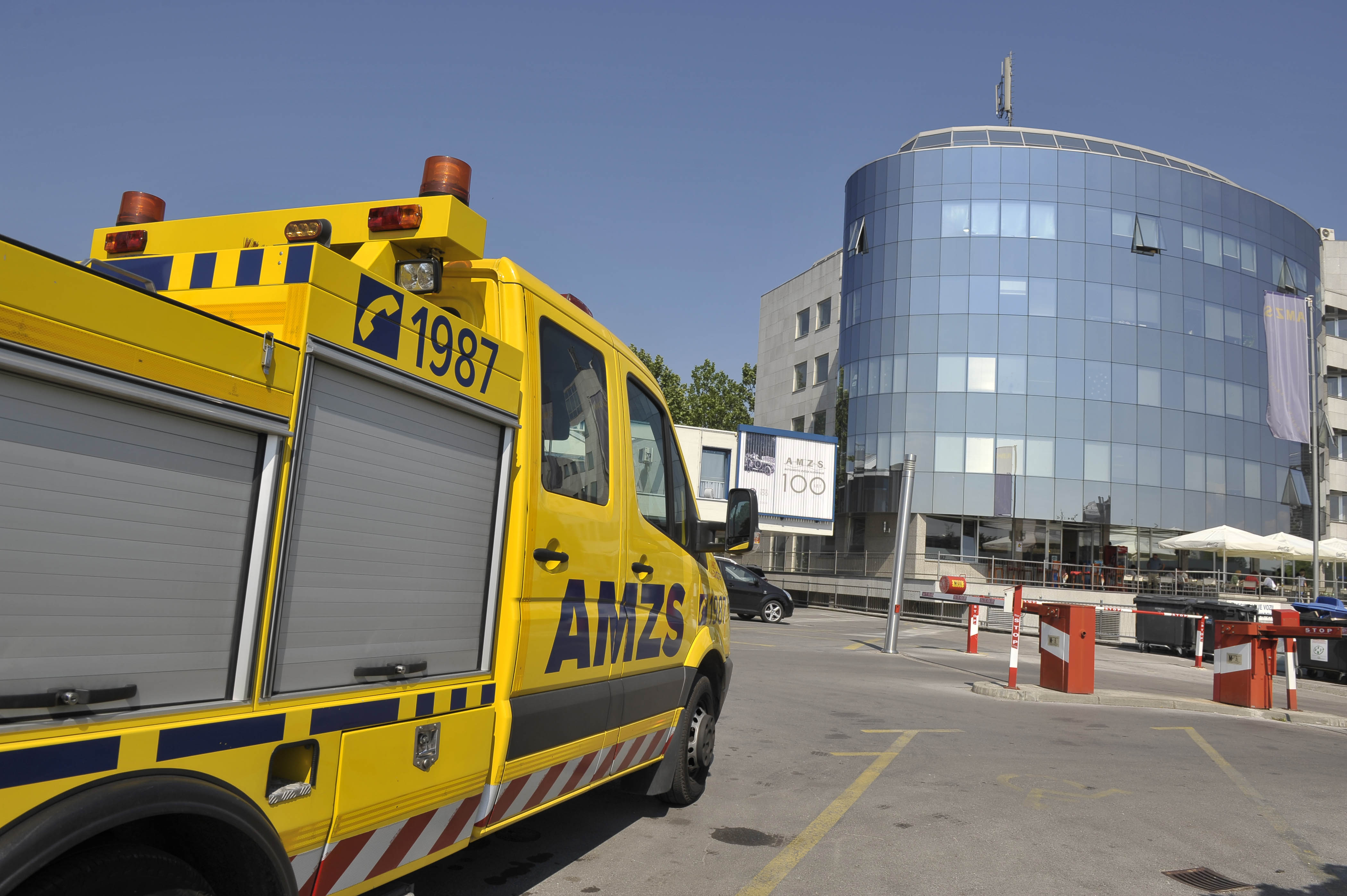 AMZS STAVBA ARHITEKTURA TEHNICNI PREGLEDI DELAVNICE  VOZILA